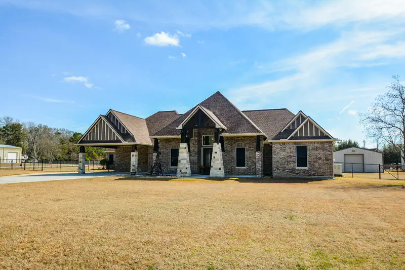 16173 Oaklawn Drive — photo