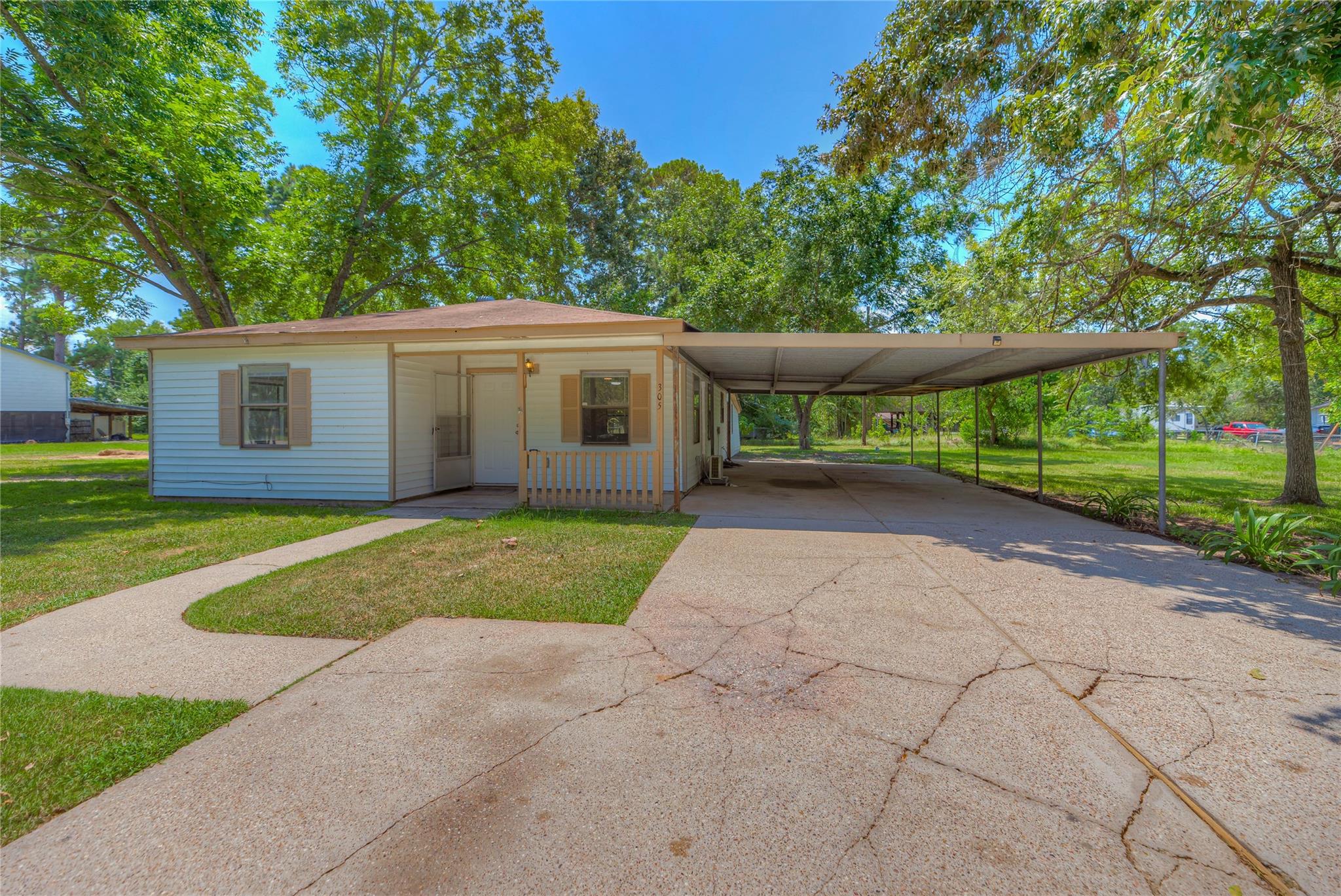 305 Oak Ridge Drive — photo