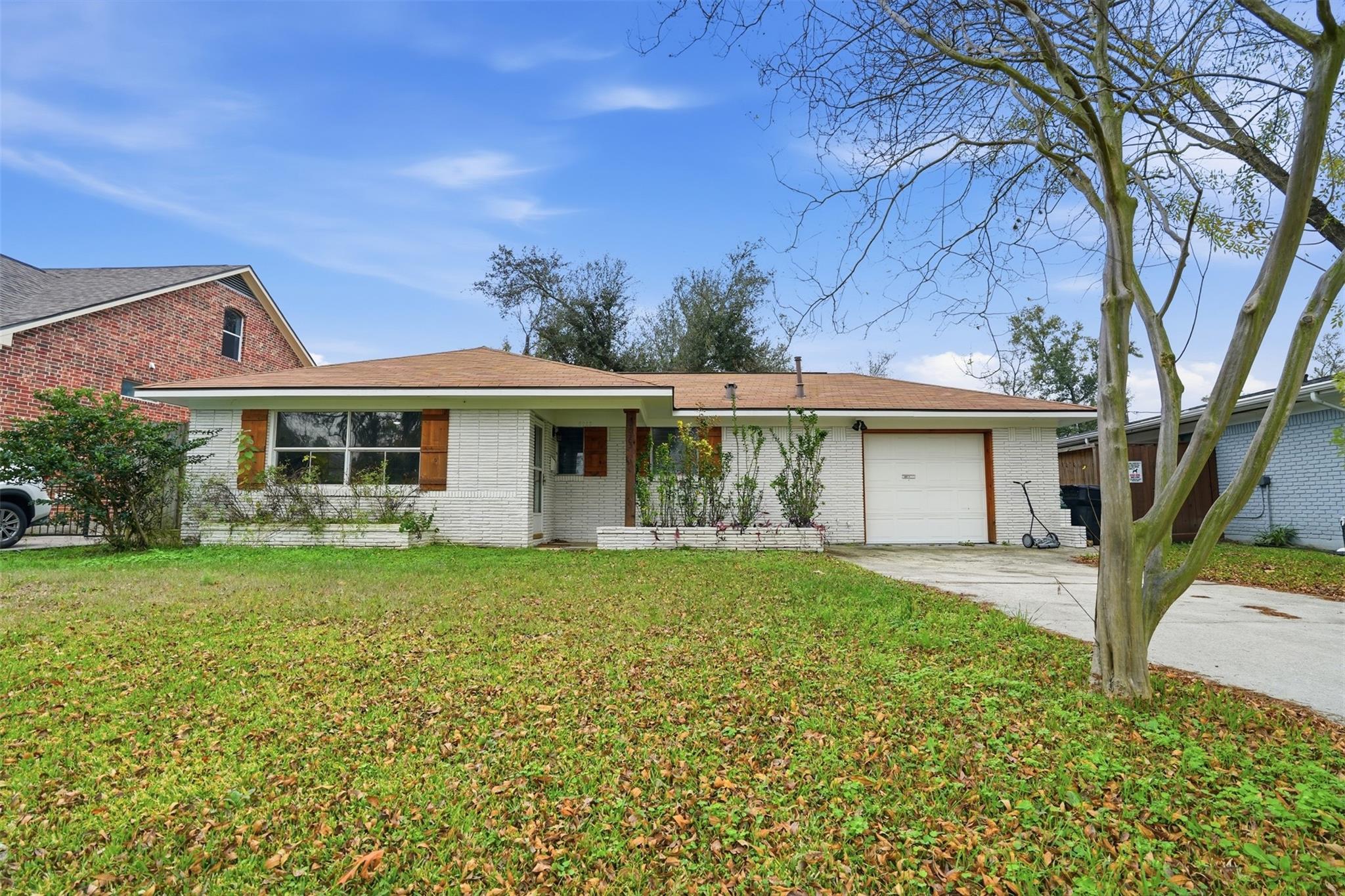 6023 Pineshade Lane — photo