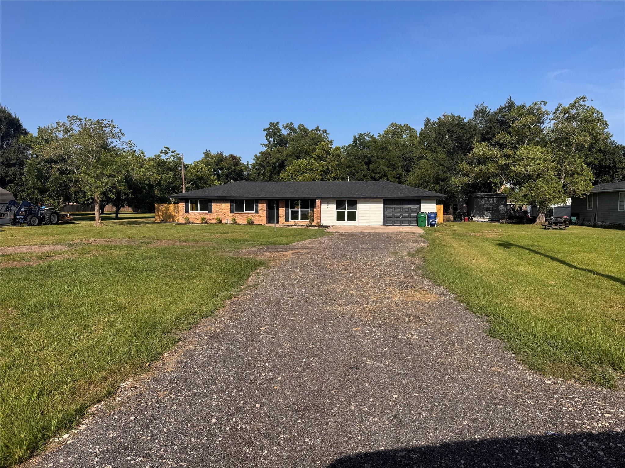 909 S Downing Road — photo