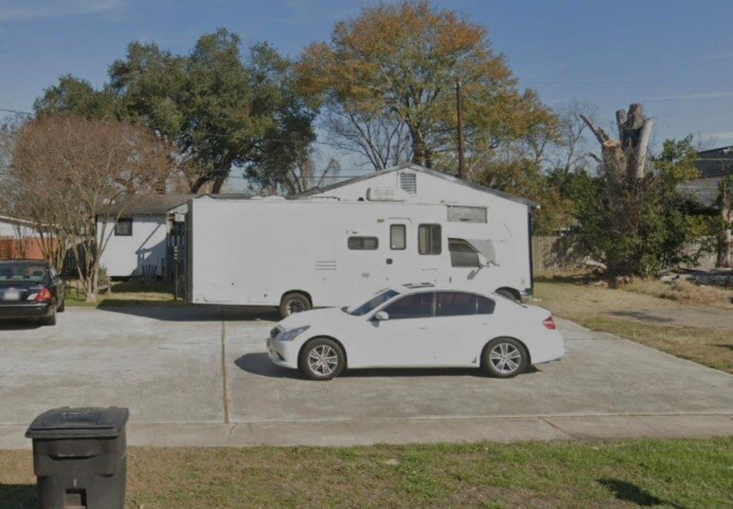1028 N Victory Rd Drive — photo