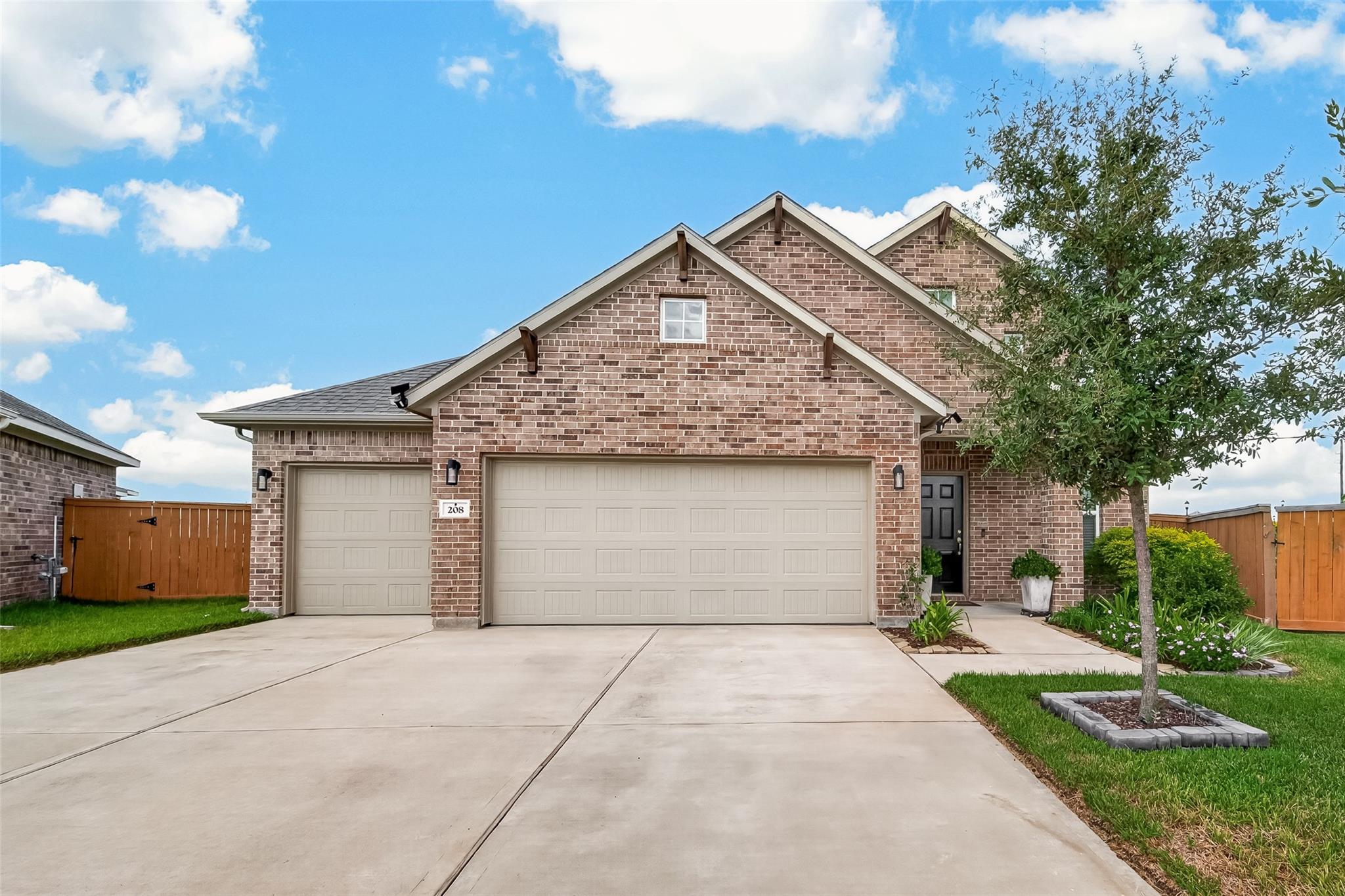 208 Dauphin Bay Court — photo
