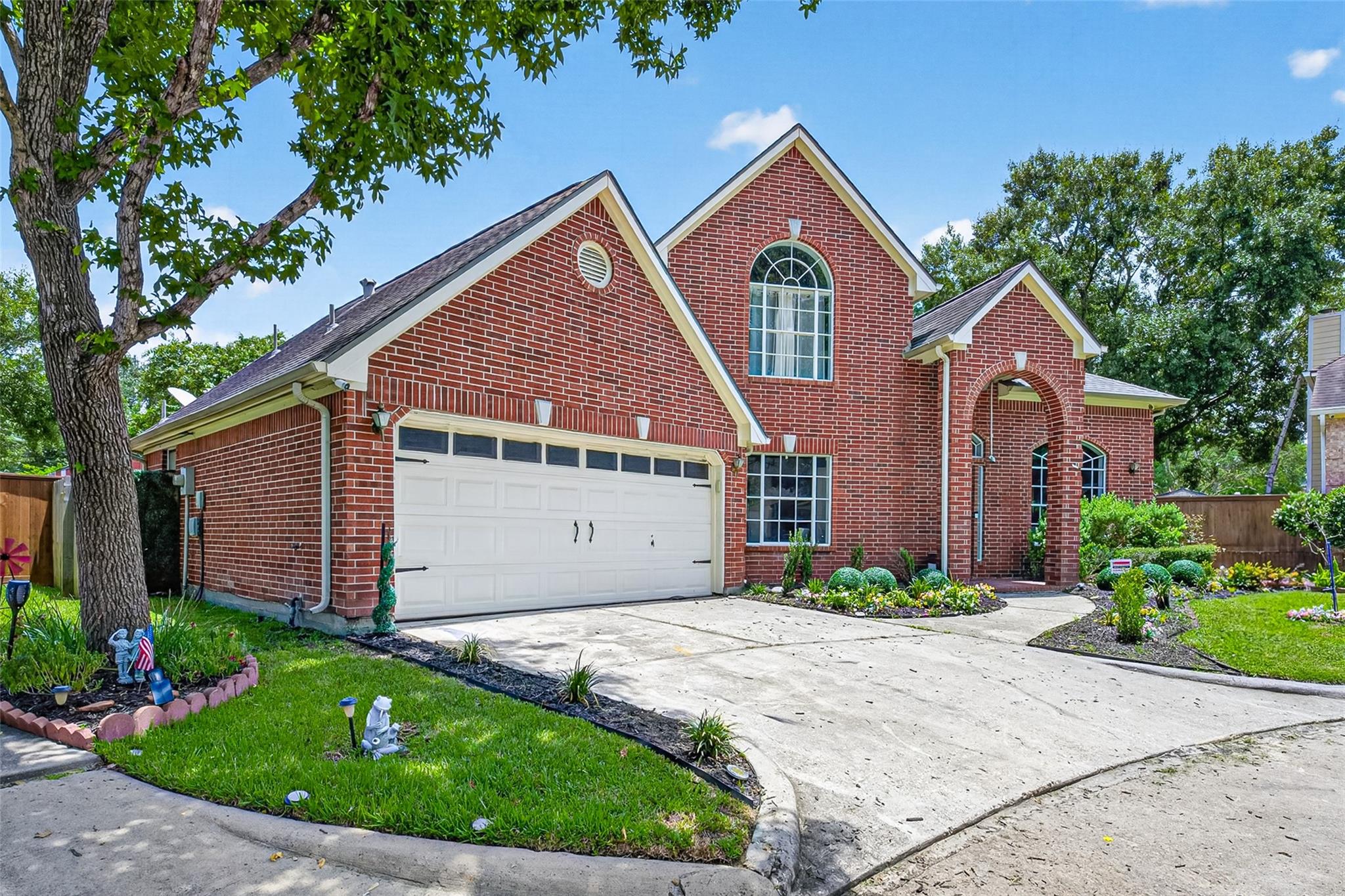 8802 Outview Court — photo