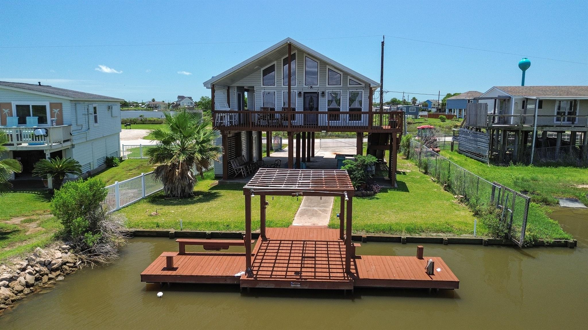 4702 Bayou Lane — photo