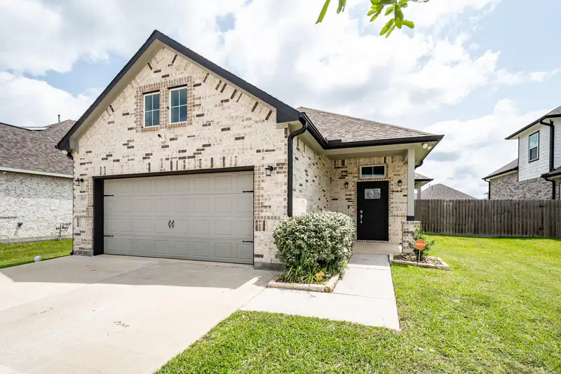 607 Rain Cloud Drive — photo