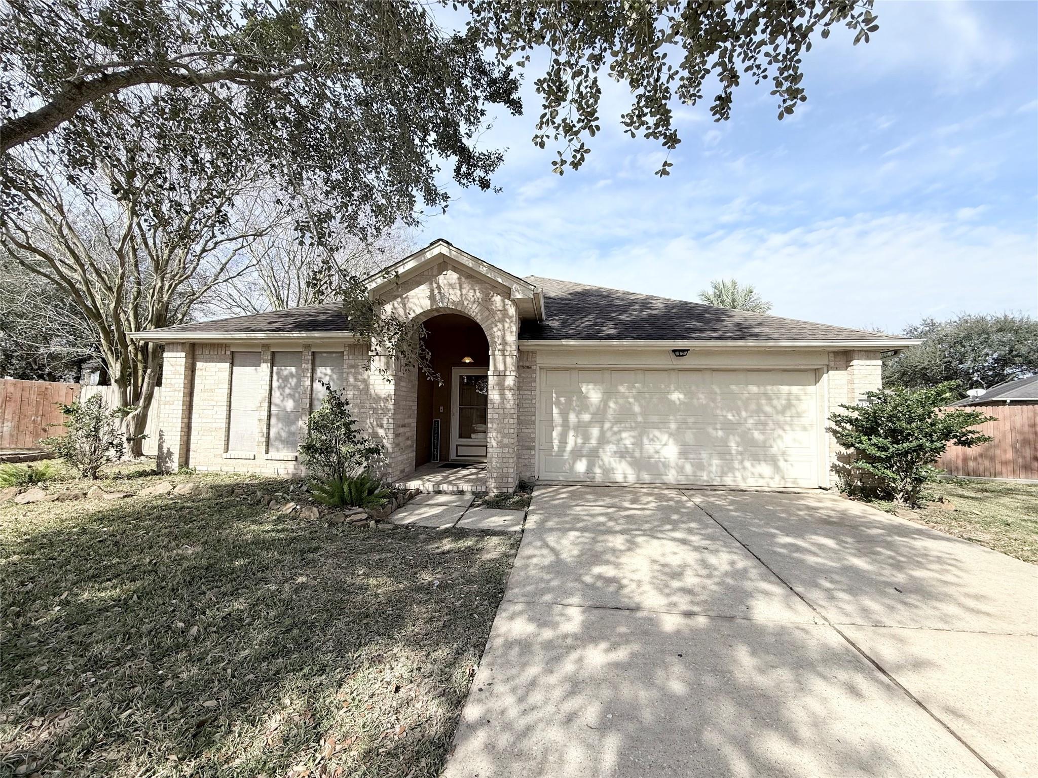 9221 Desirable Drive — photo
