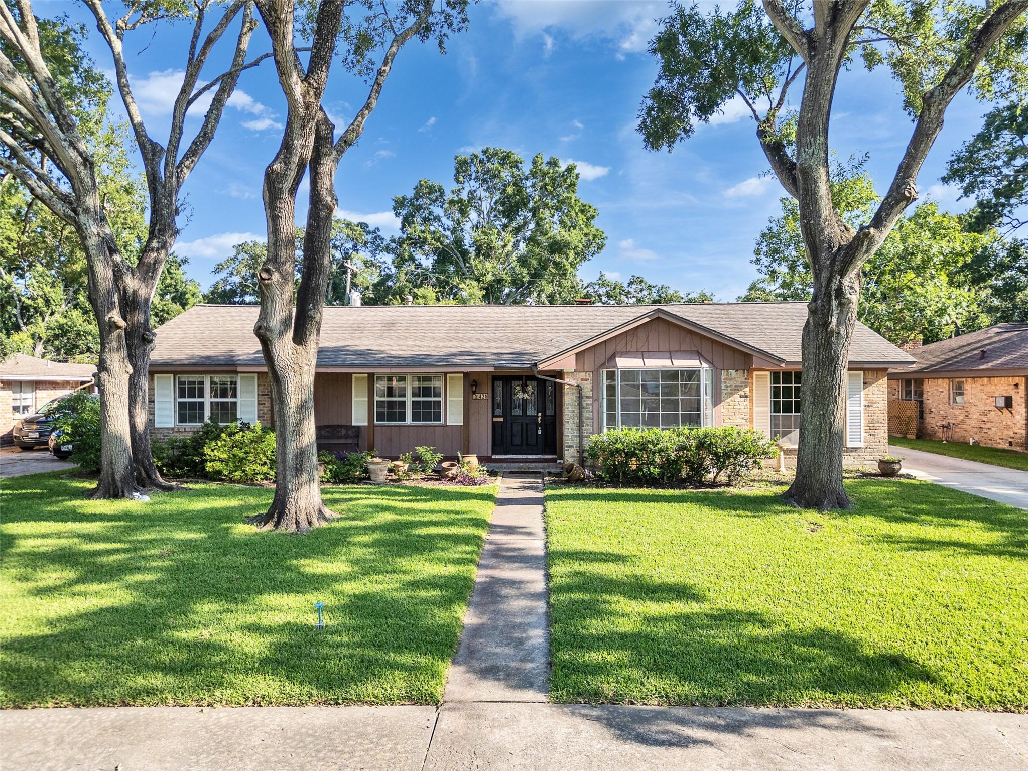 426 Shadow Creek Drive — photo