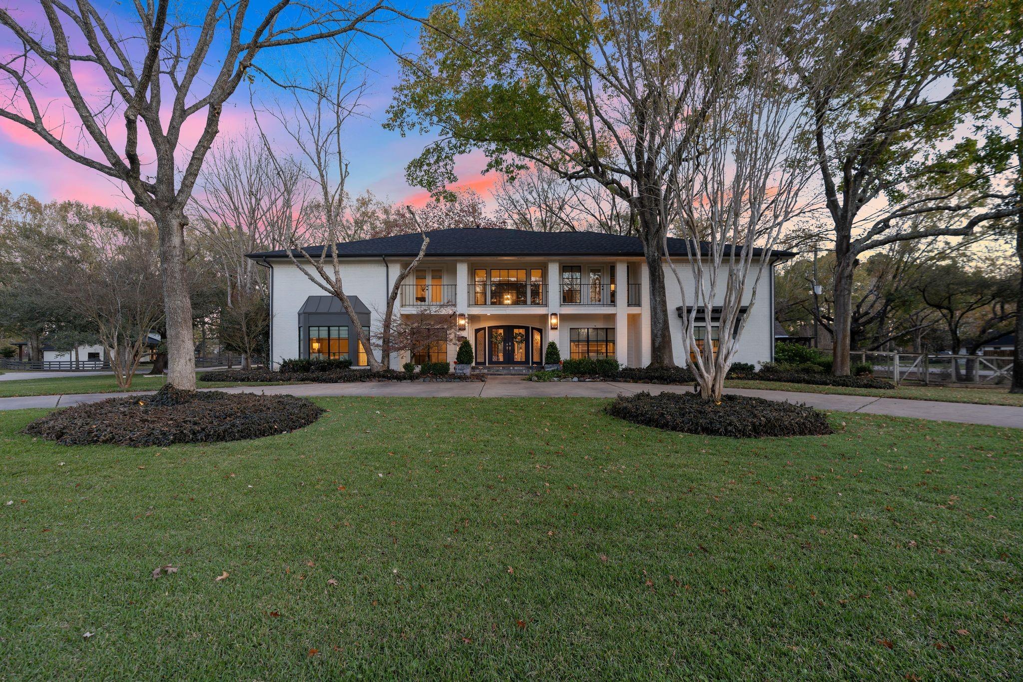 3113 N Saddlebrook Lane — photo
