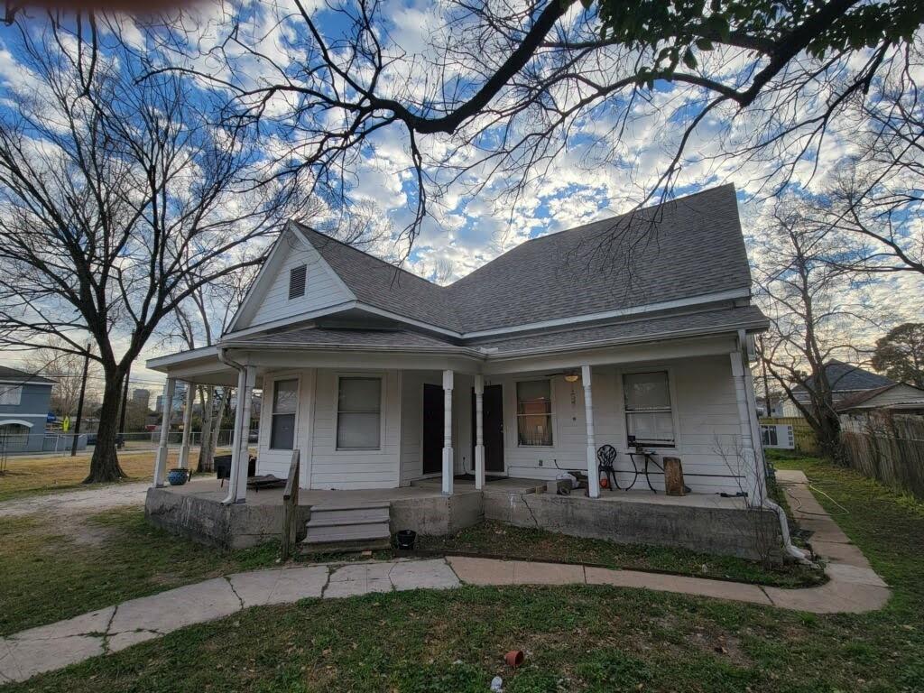 1905 Chapman Street — photo