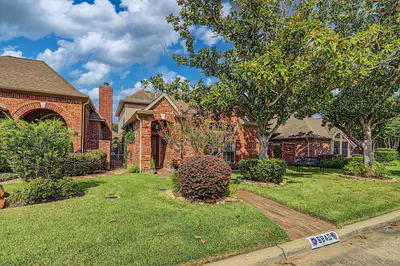 6840 Queensclub Drive — photo