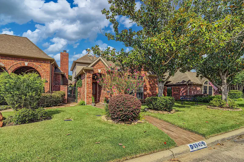 6840 Queensclub Drive — photo