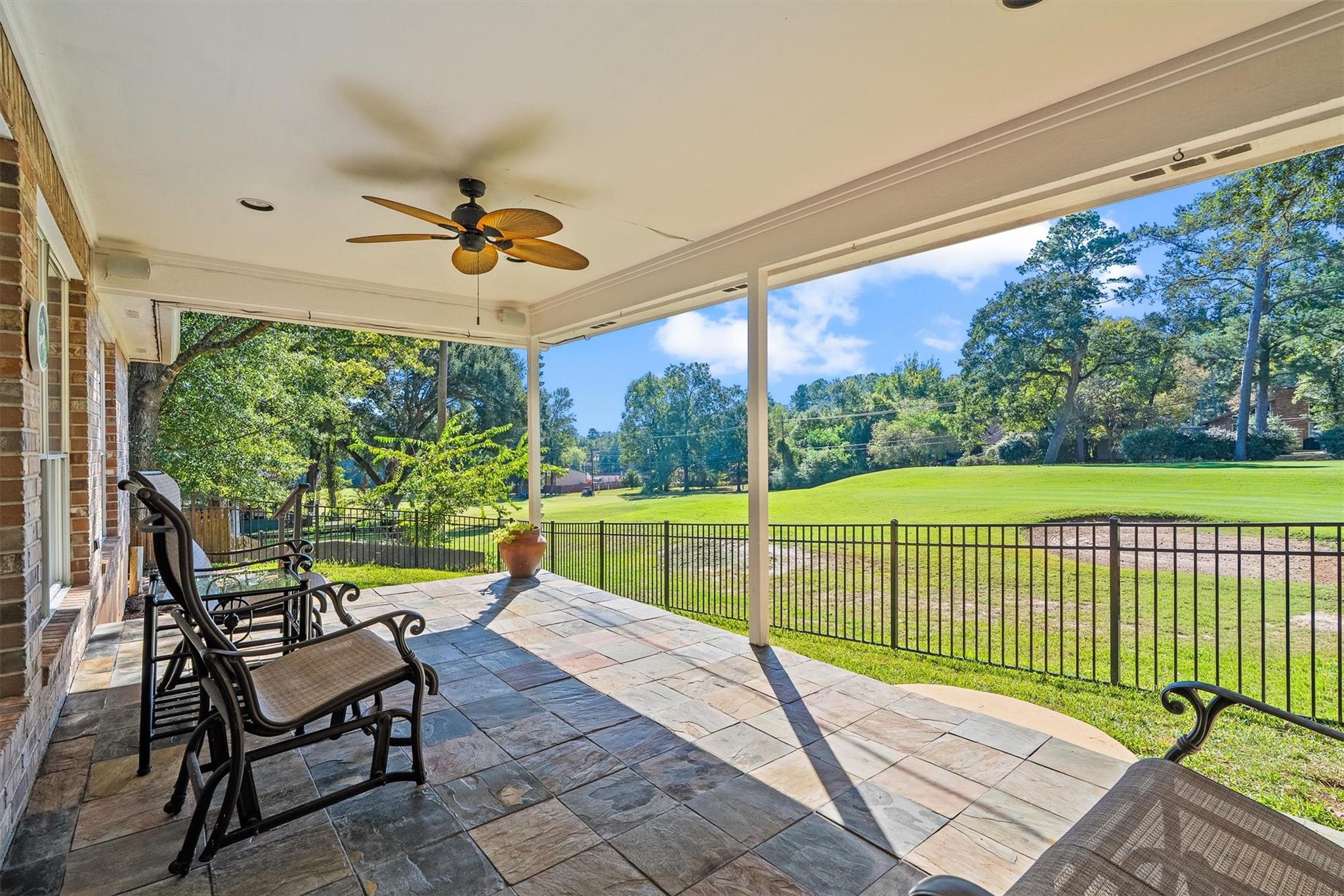 149 Thunderbird Drive, Conroe, TX 77304 — photo 2