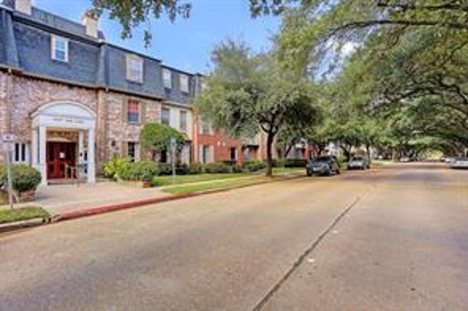 351 N Post Oak Lane #715 — photo