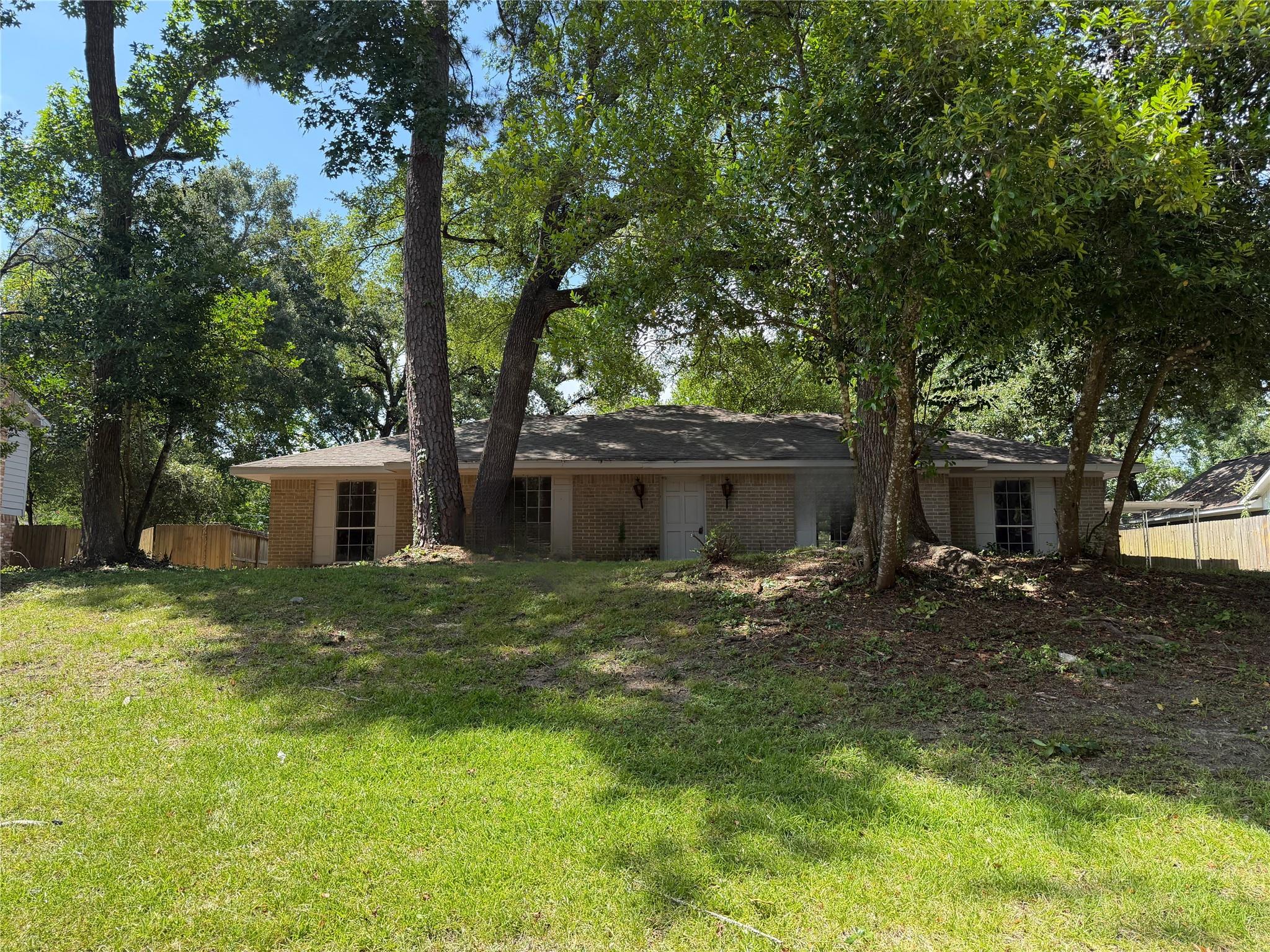 2619 N Woodloch Street — photo
