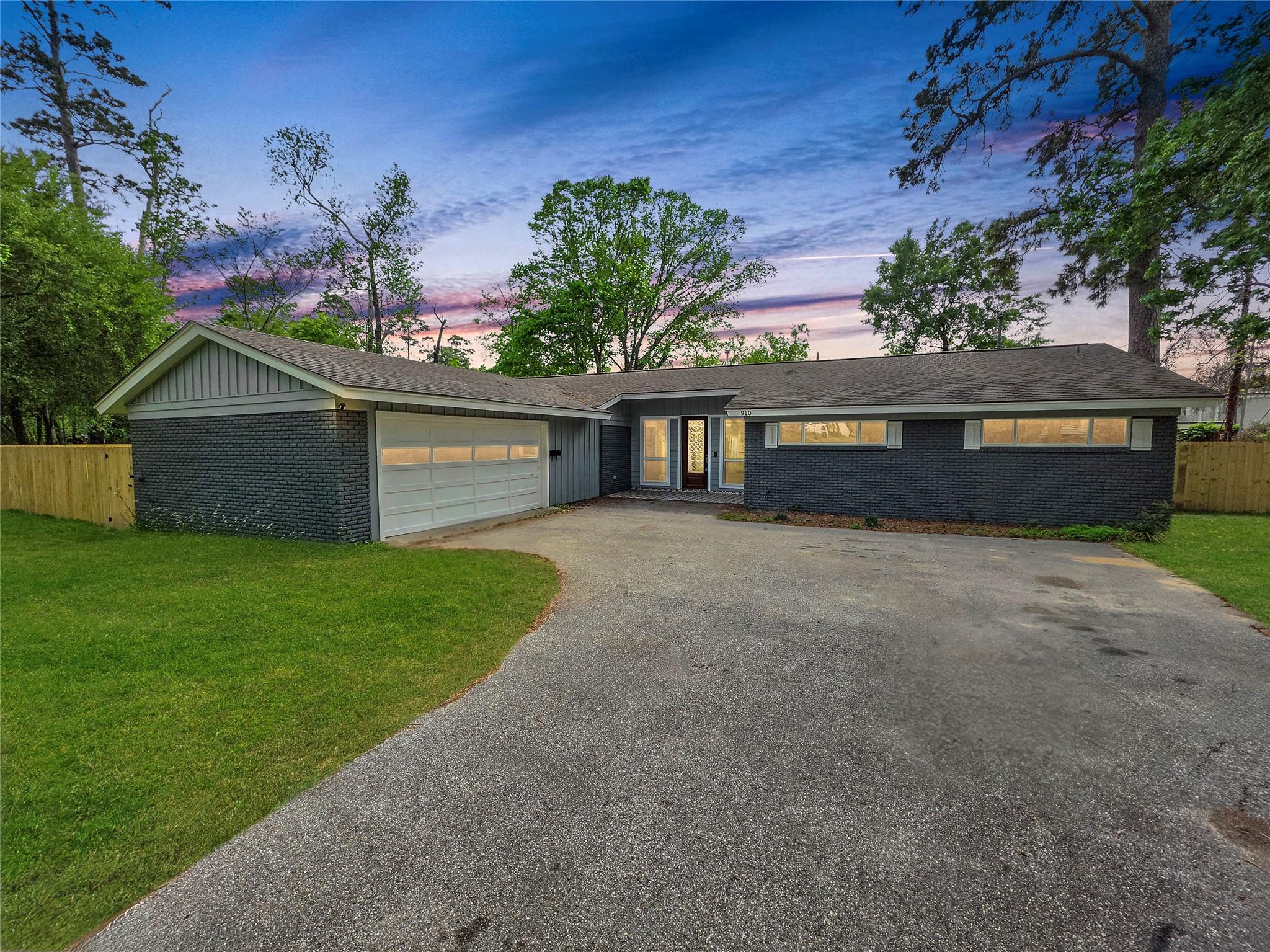 910 Royal Oak Drive — photo