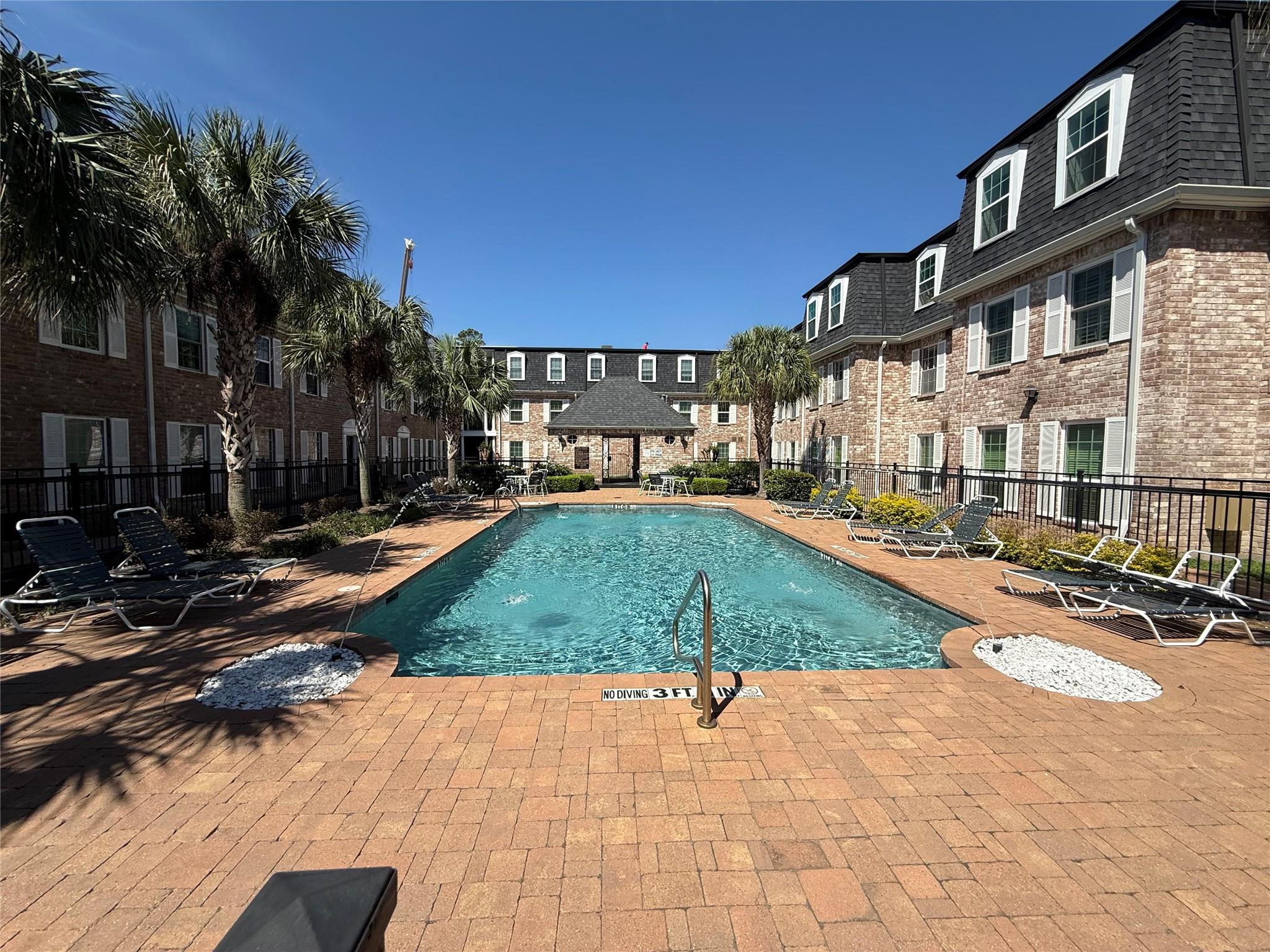 351 N Post Oak Lane #808 — photo