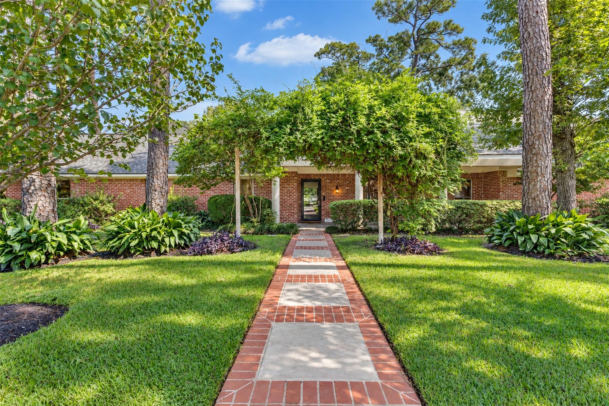 802 Flint River Drive — photo