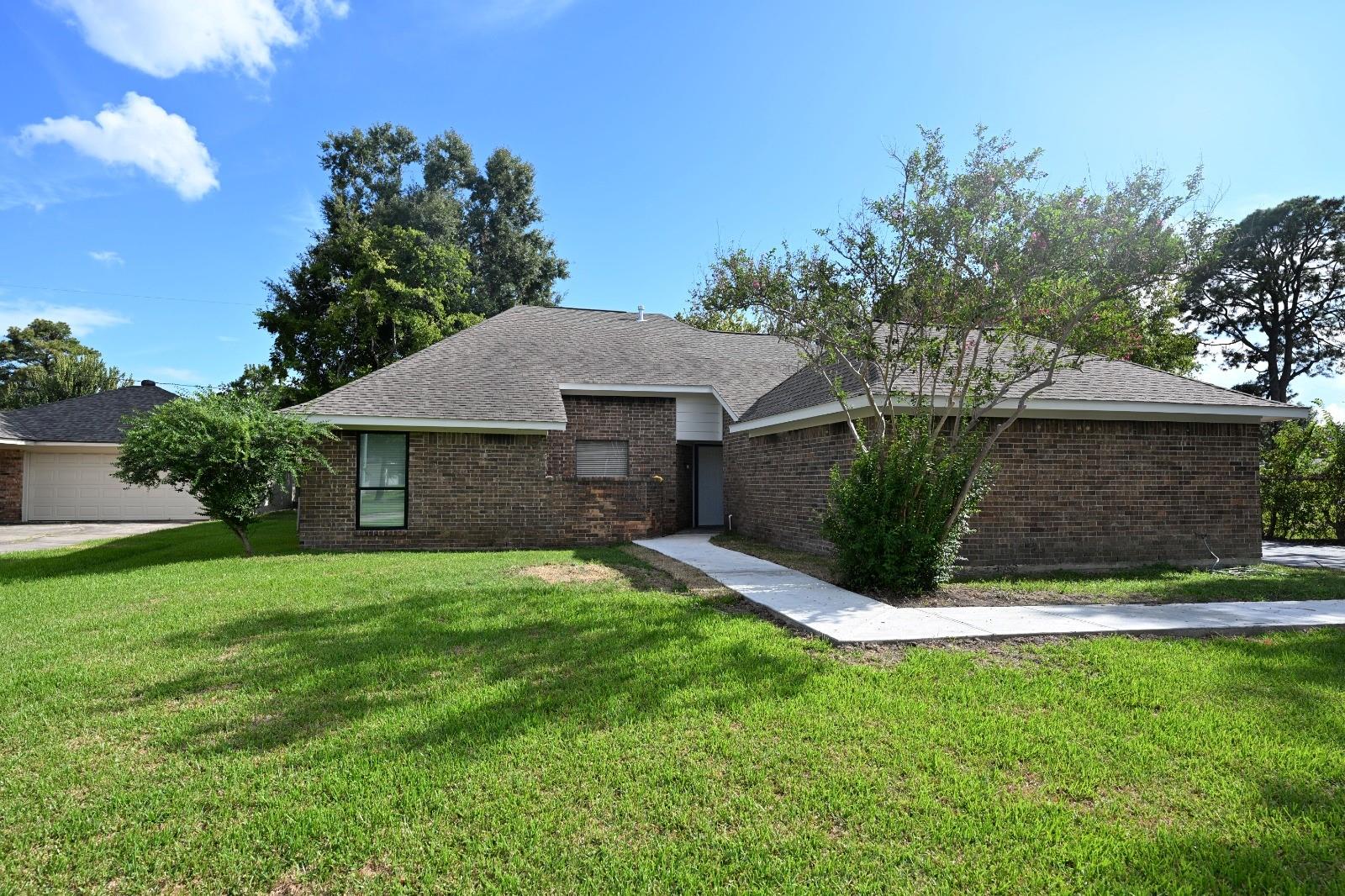 405 Post Oak Drive — photo