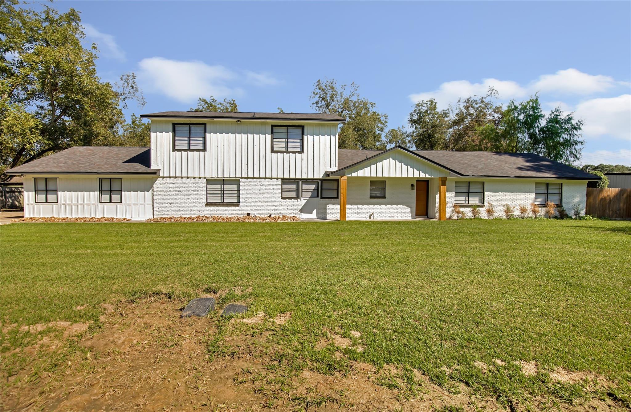 1122 Desirable Lane — photo