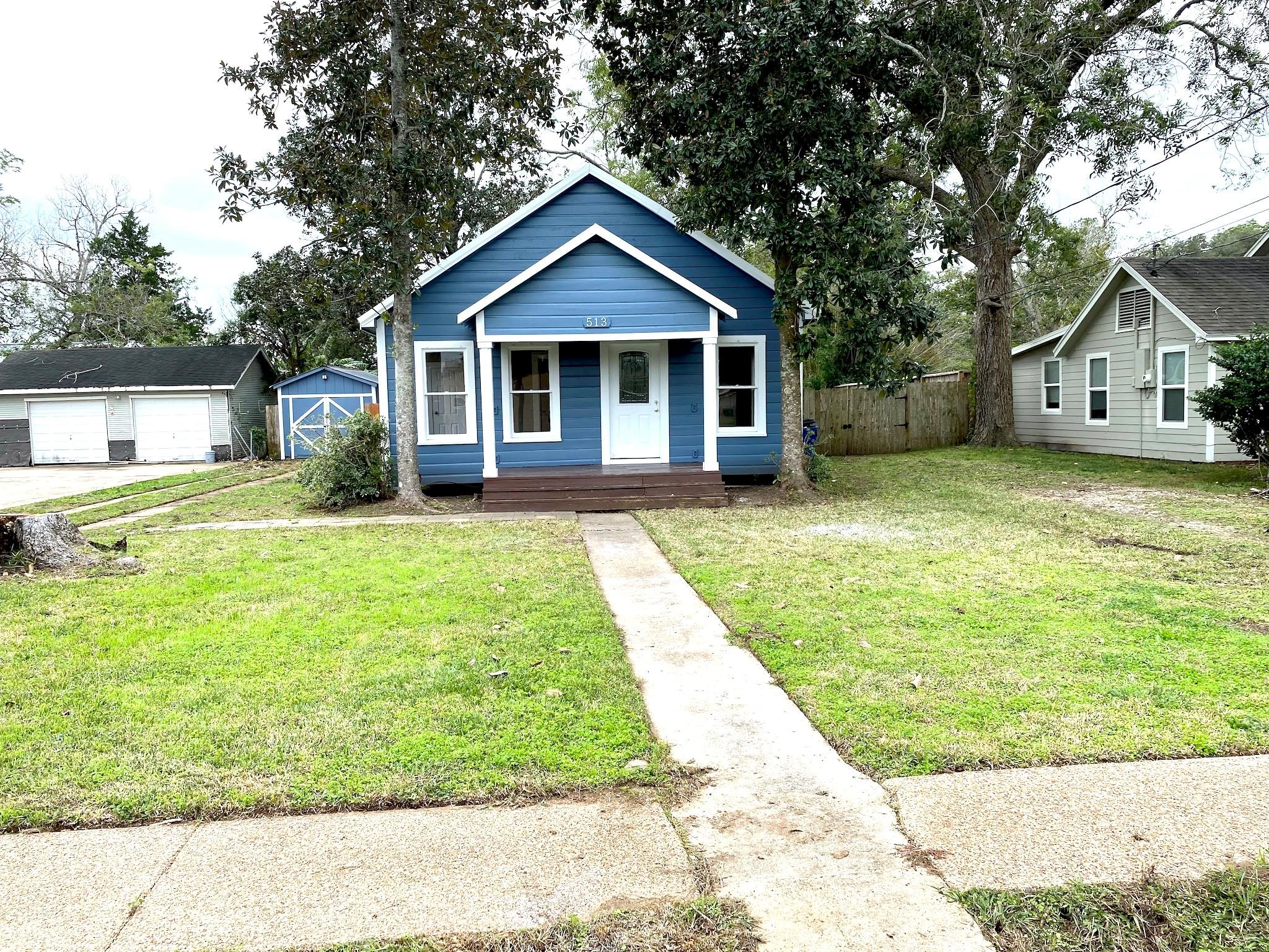 513 E Bernard Street — photo