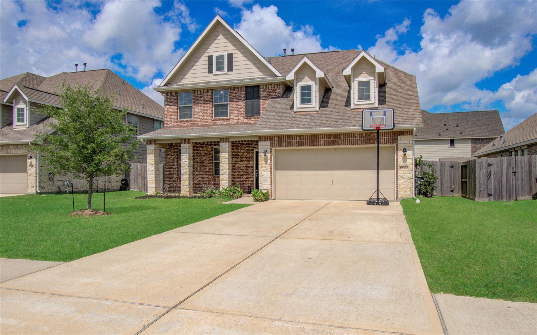 12319 Gatewood Drive — photo