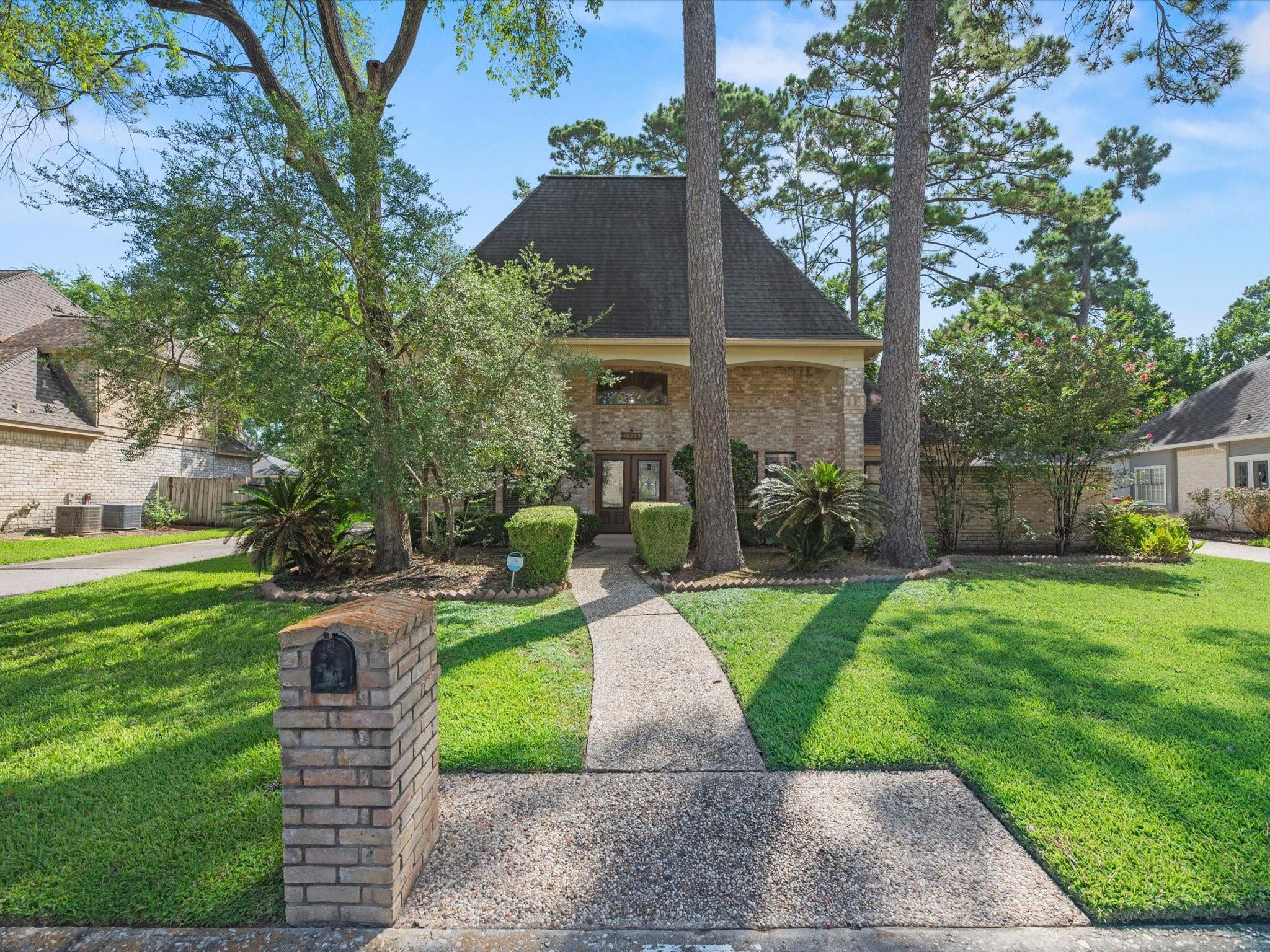 18310 Lake Oaks Drive — photo
