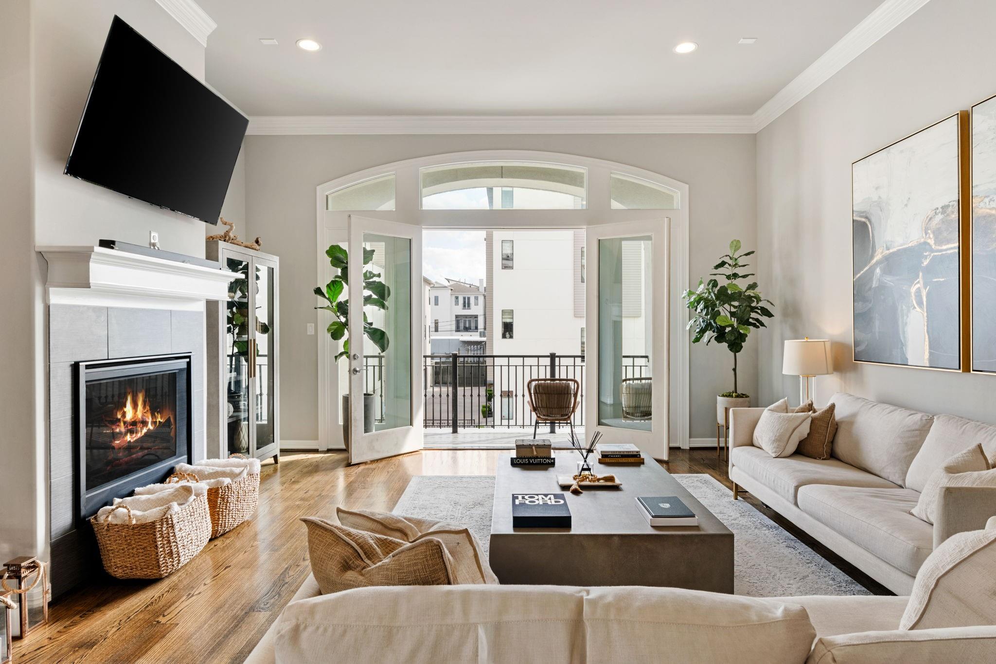 306 W Saulnier Street — photo