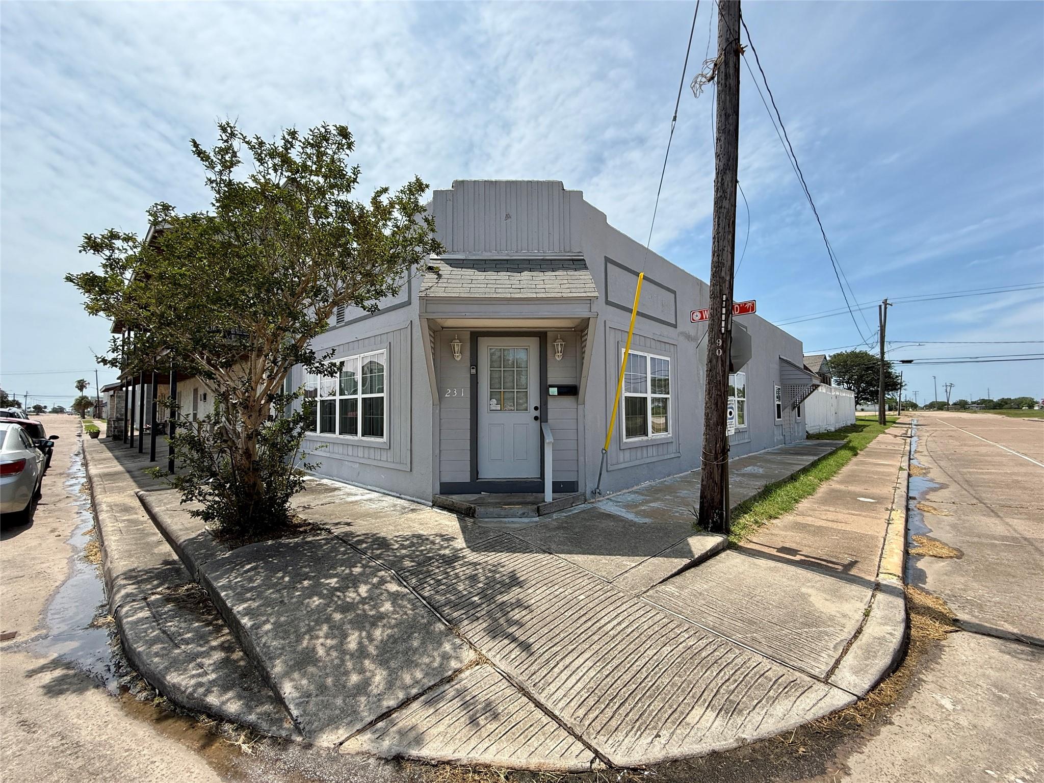 231 W Broad Street — photo