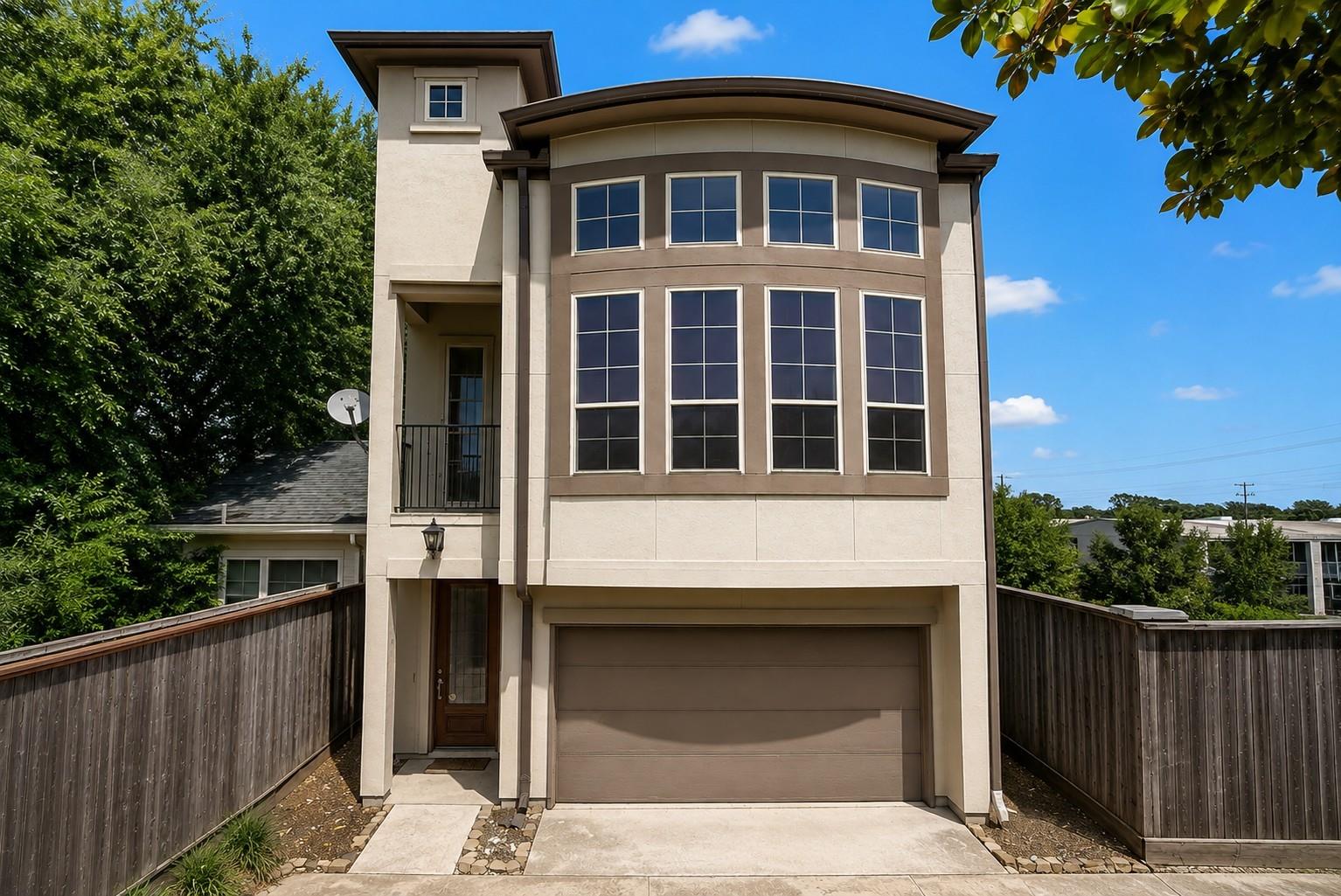 1616 Live Oak Street — photo