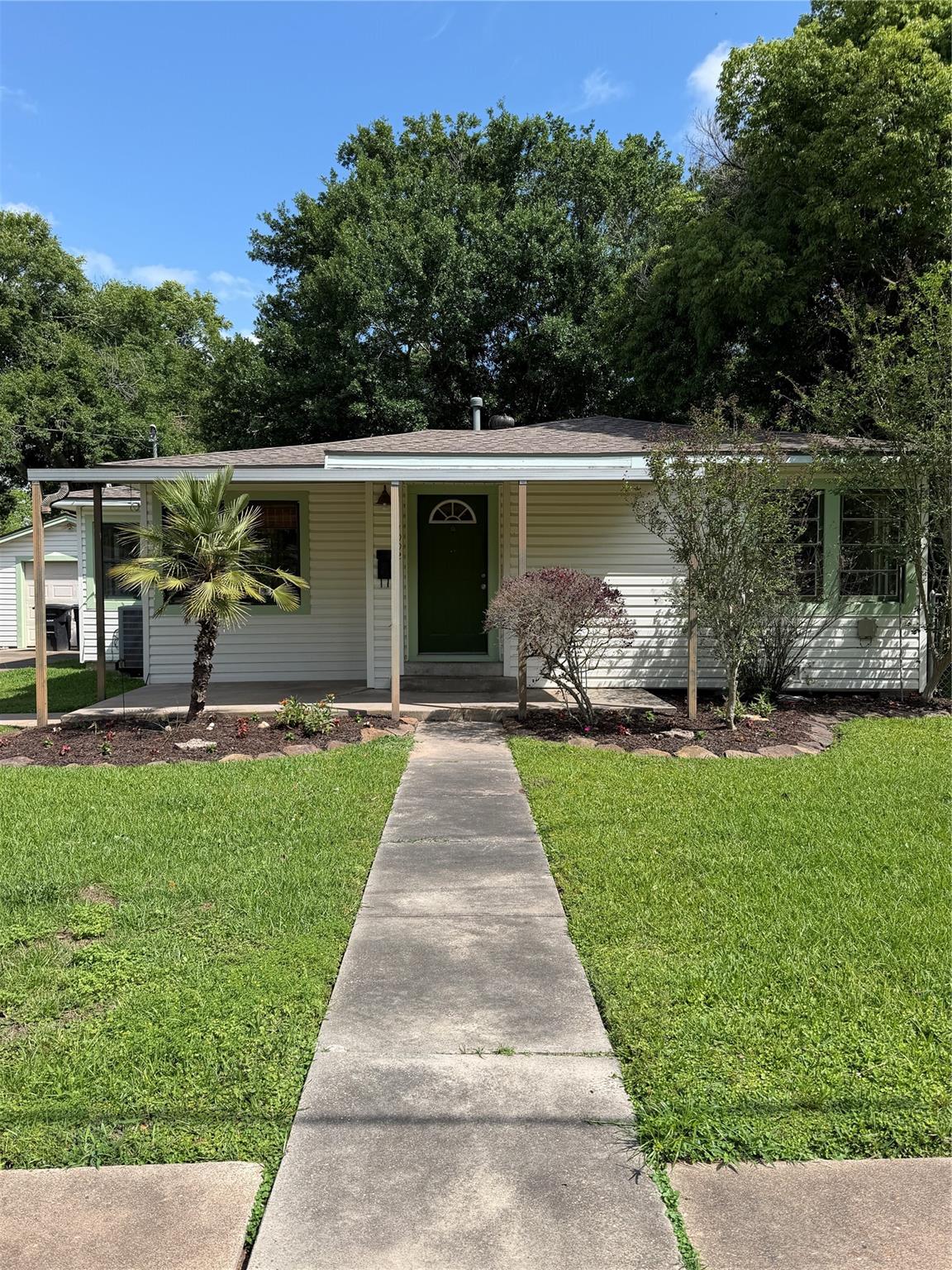 1002 W Willis Street — photo
