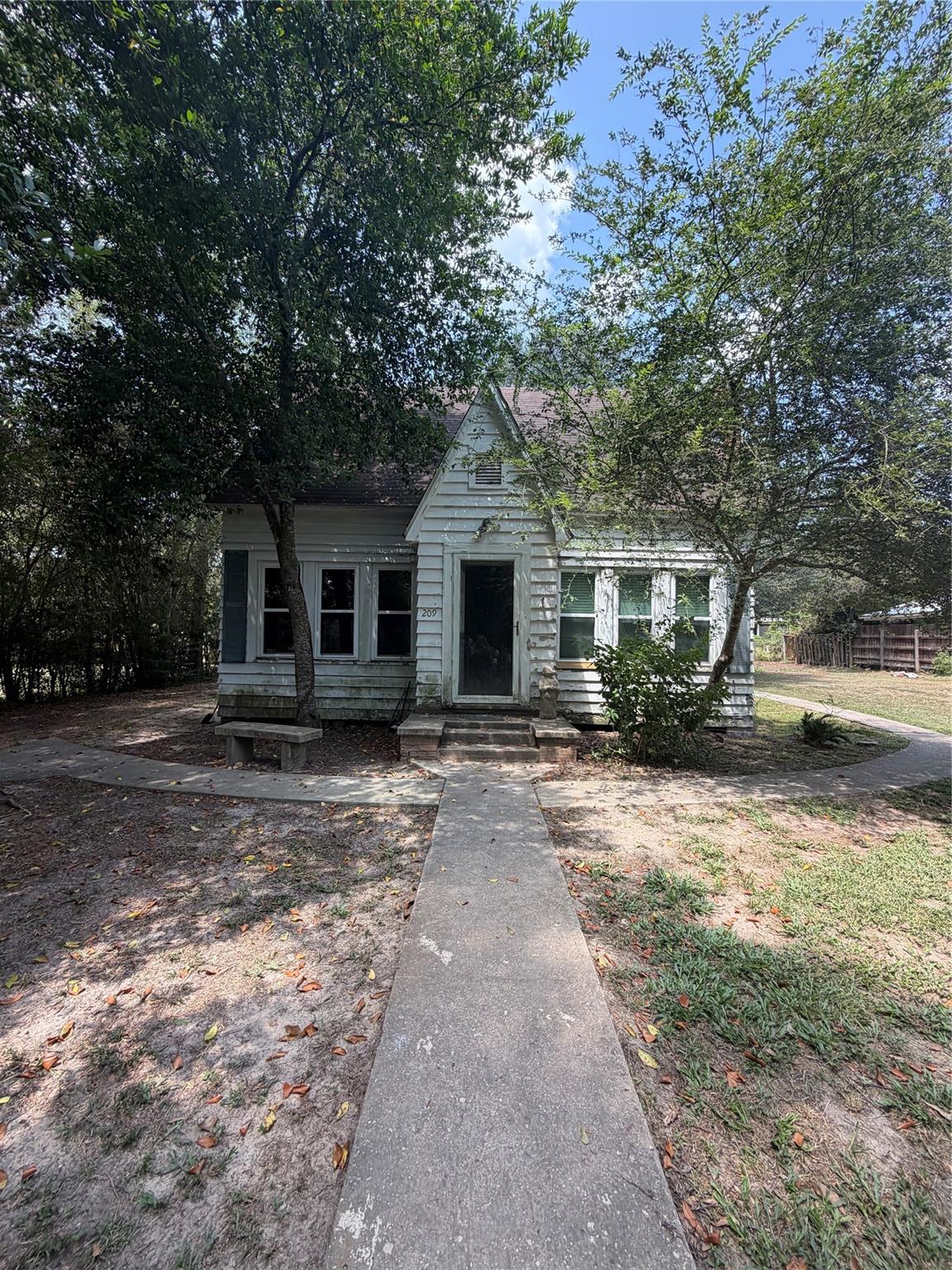 209 Sutton Street — photo