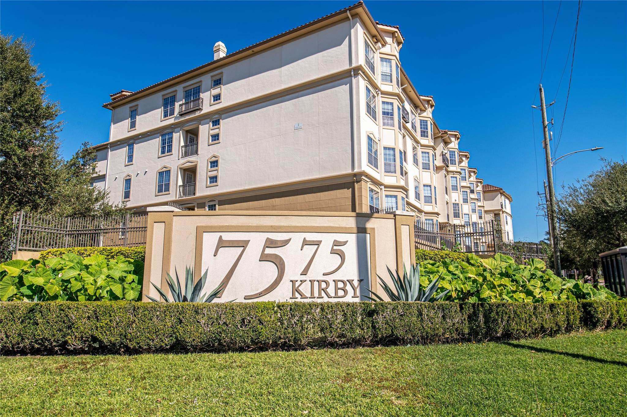 7575 Kirby Drive #3202 — photo