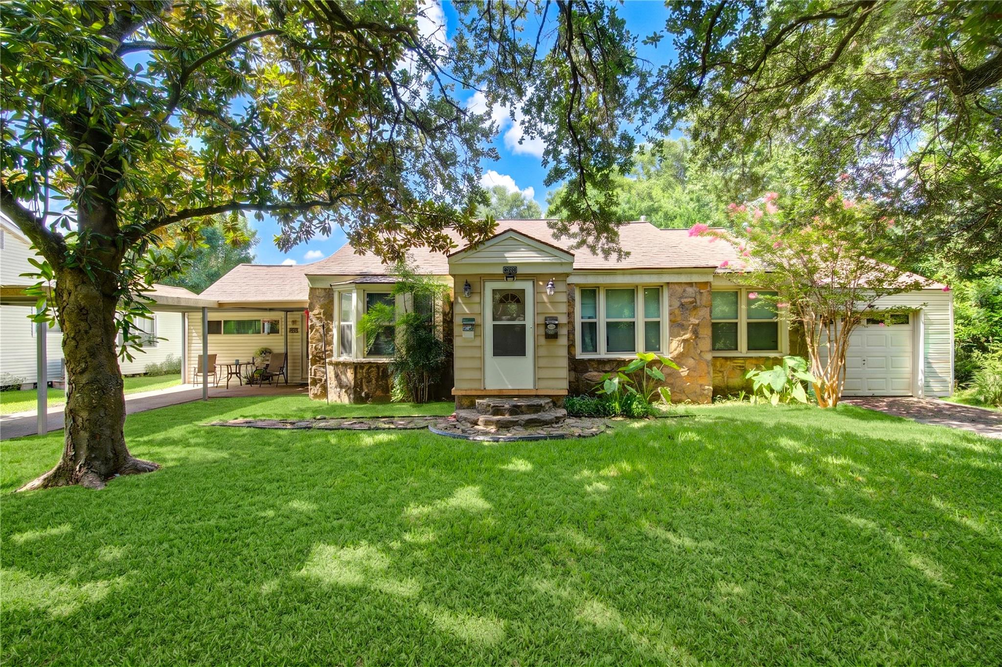 2206 Oaklawn Drive — photo