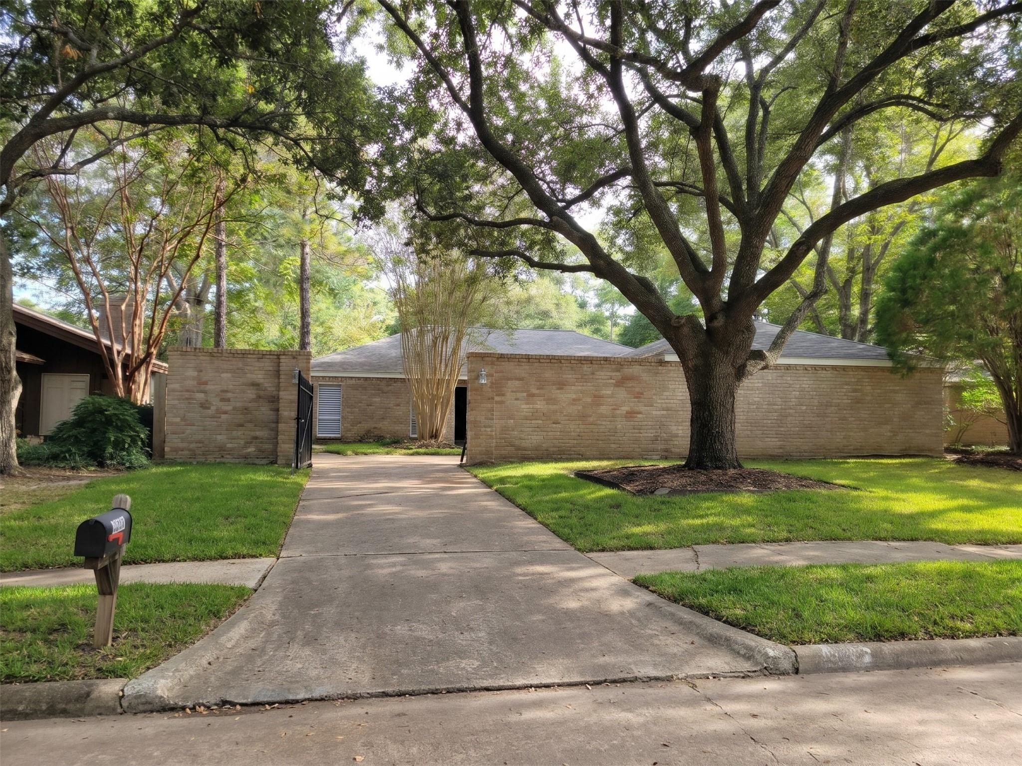 1823 Cherry Bend Drive — photo