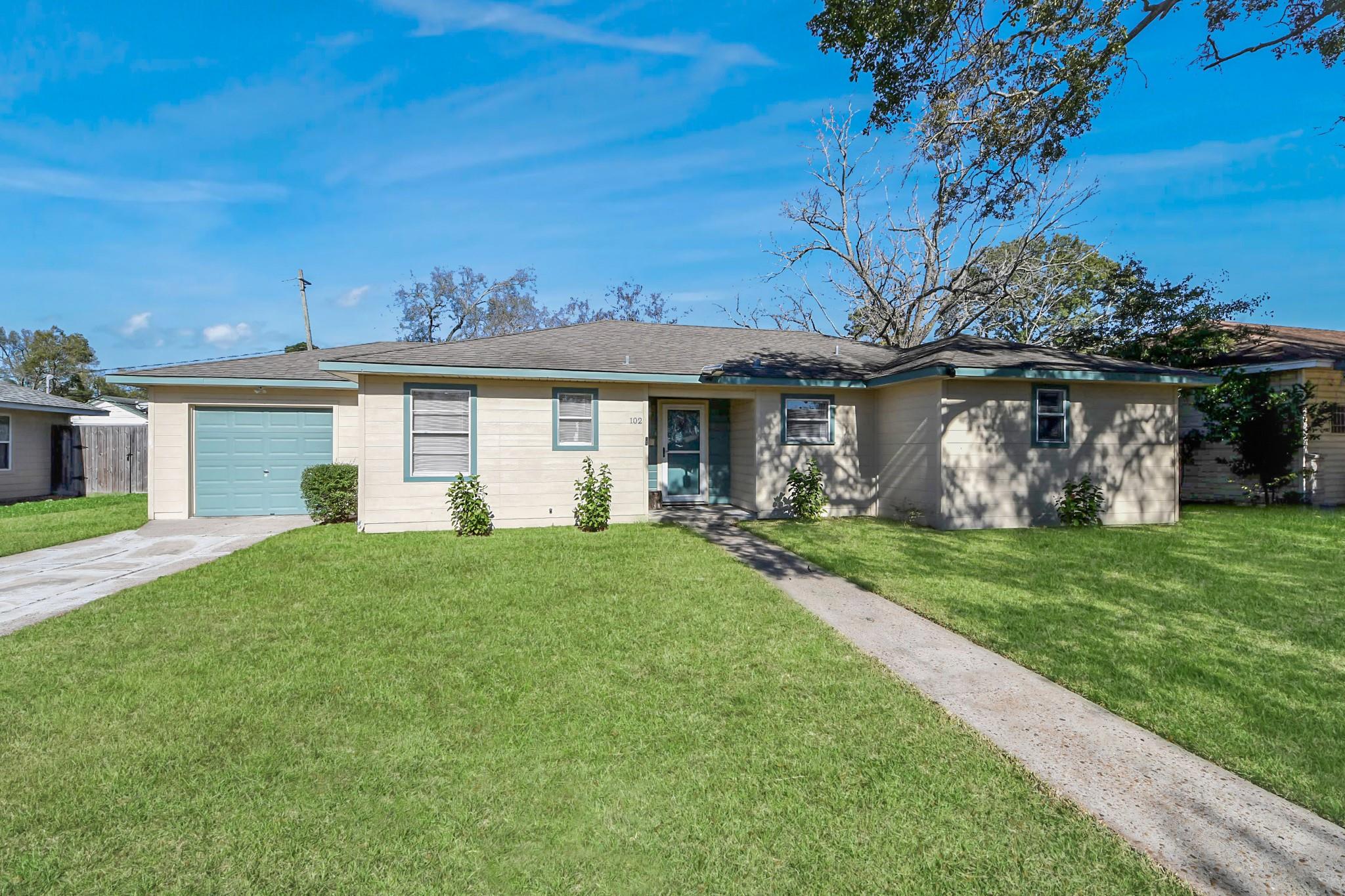 102 Live Oak Street — photo