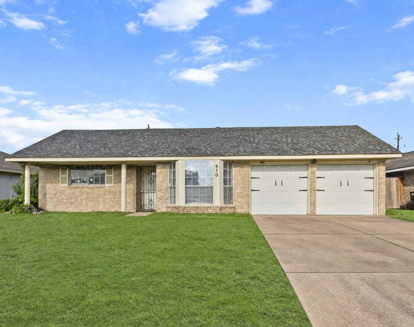 910 Centerwood Drive — photo