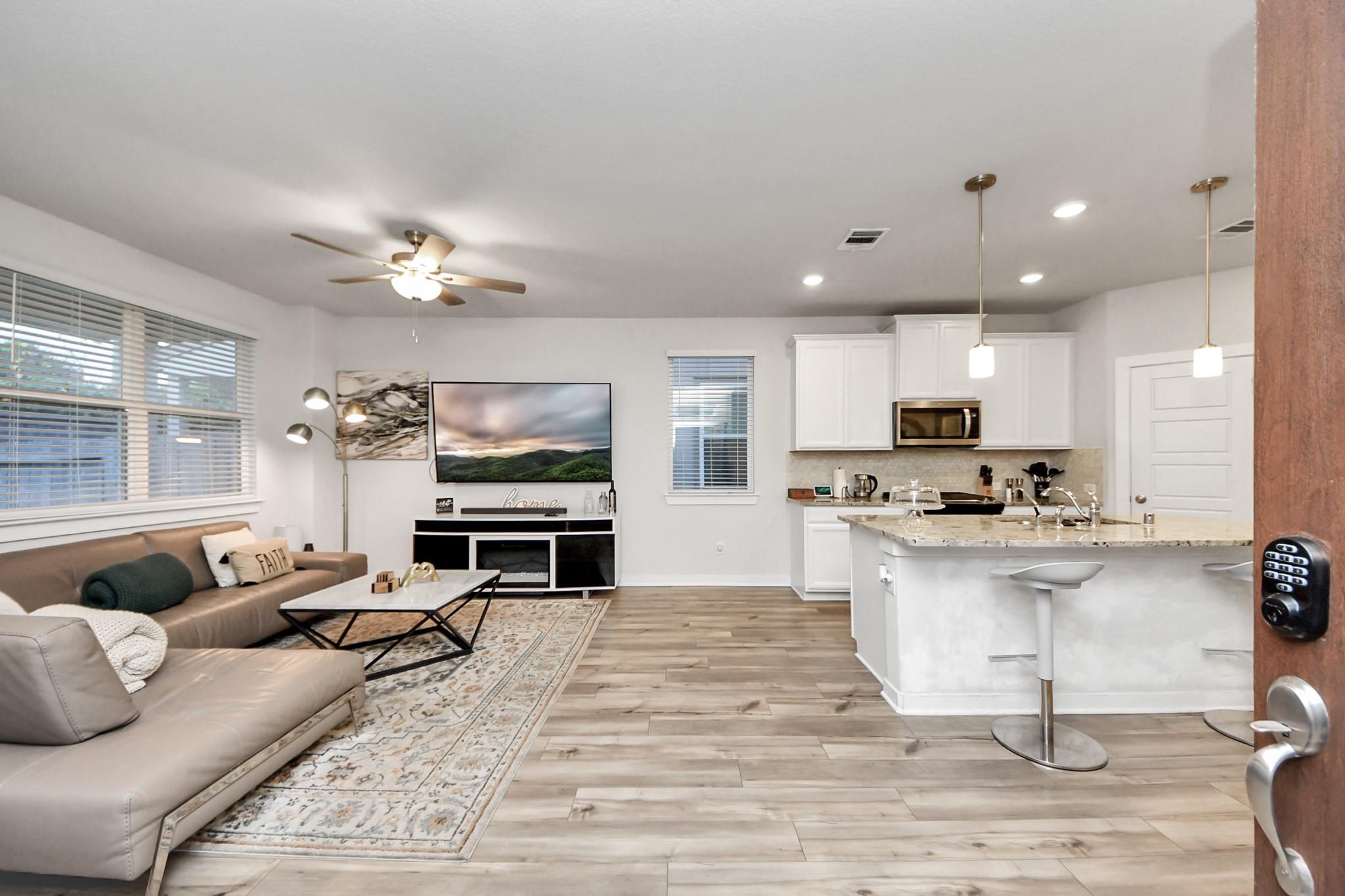 8207 Rising Stream Drive, Houston, TX 77063 — photo 2