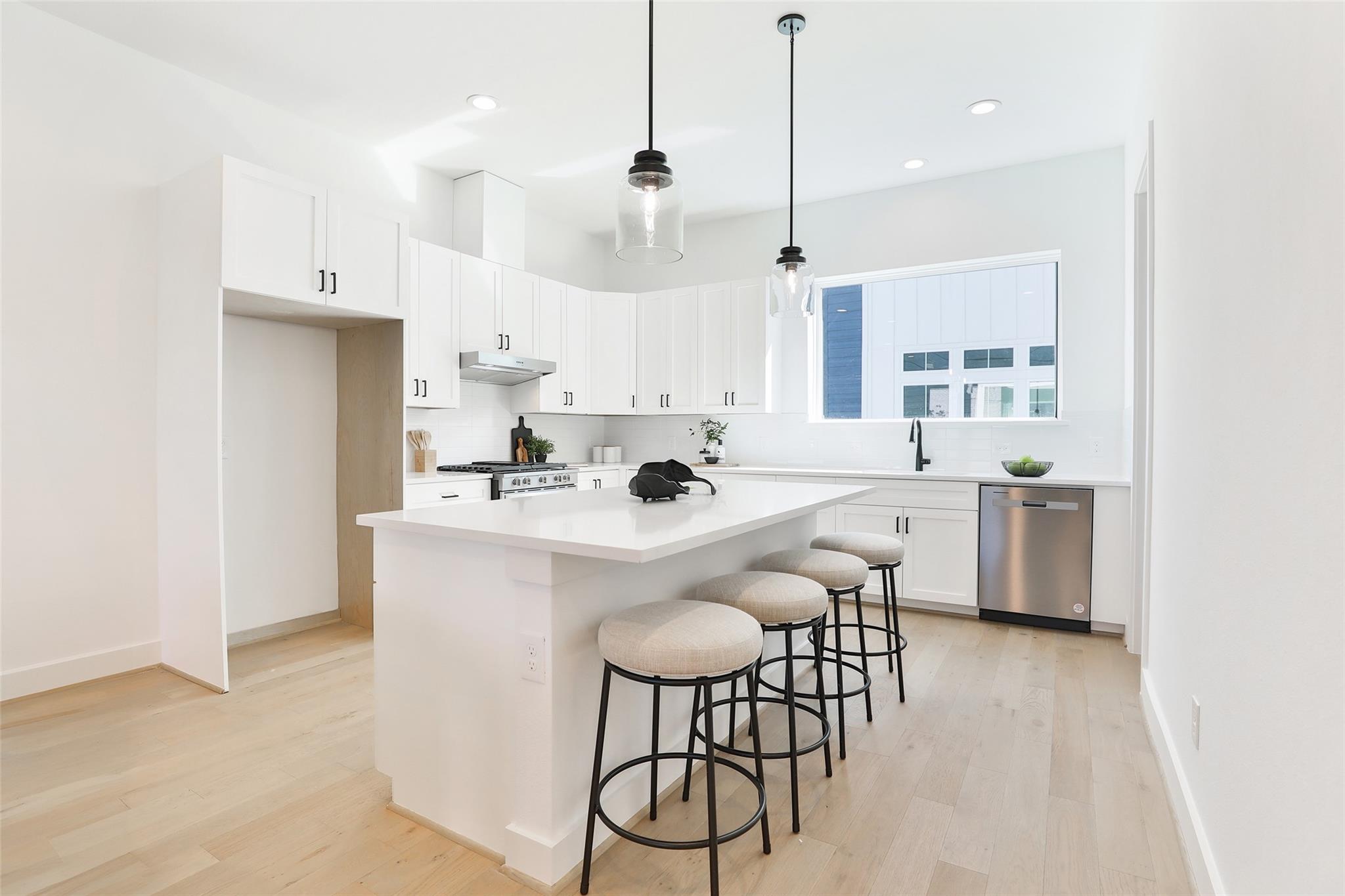 1016 W 15th 1/2 Street #B — photo