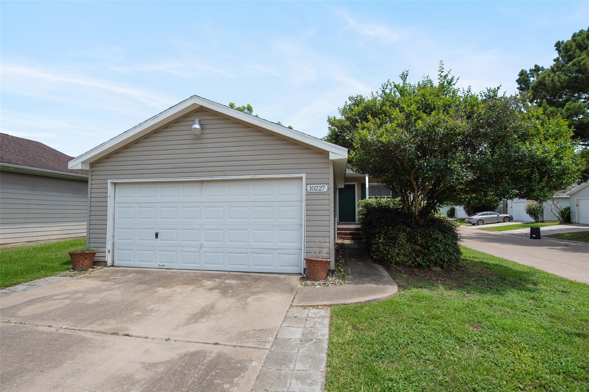 10227 Checkerberry Park Ln — photo