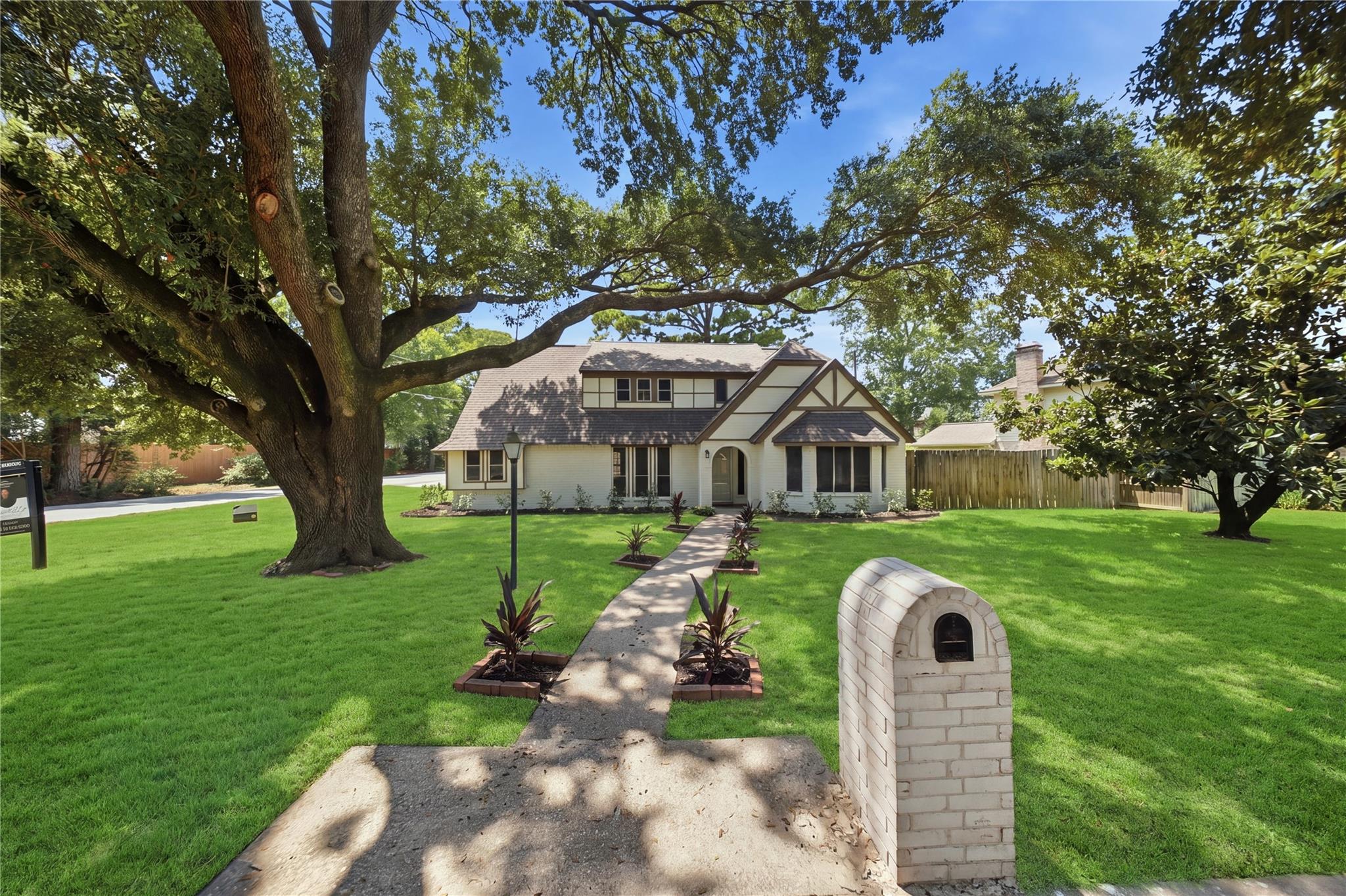13903 Charlynn Oaks Dr — photo
