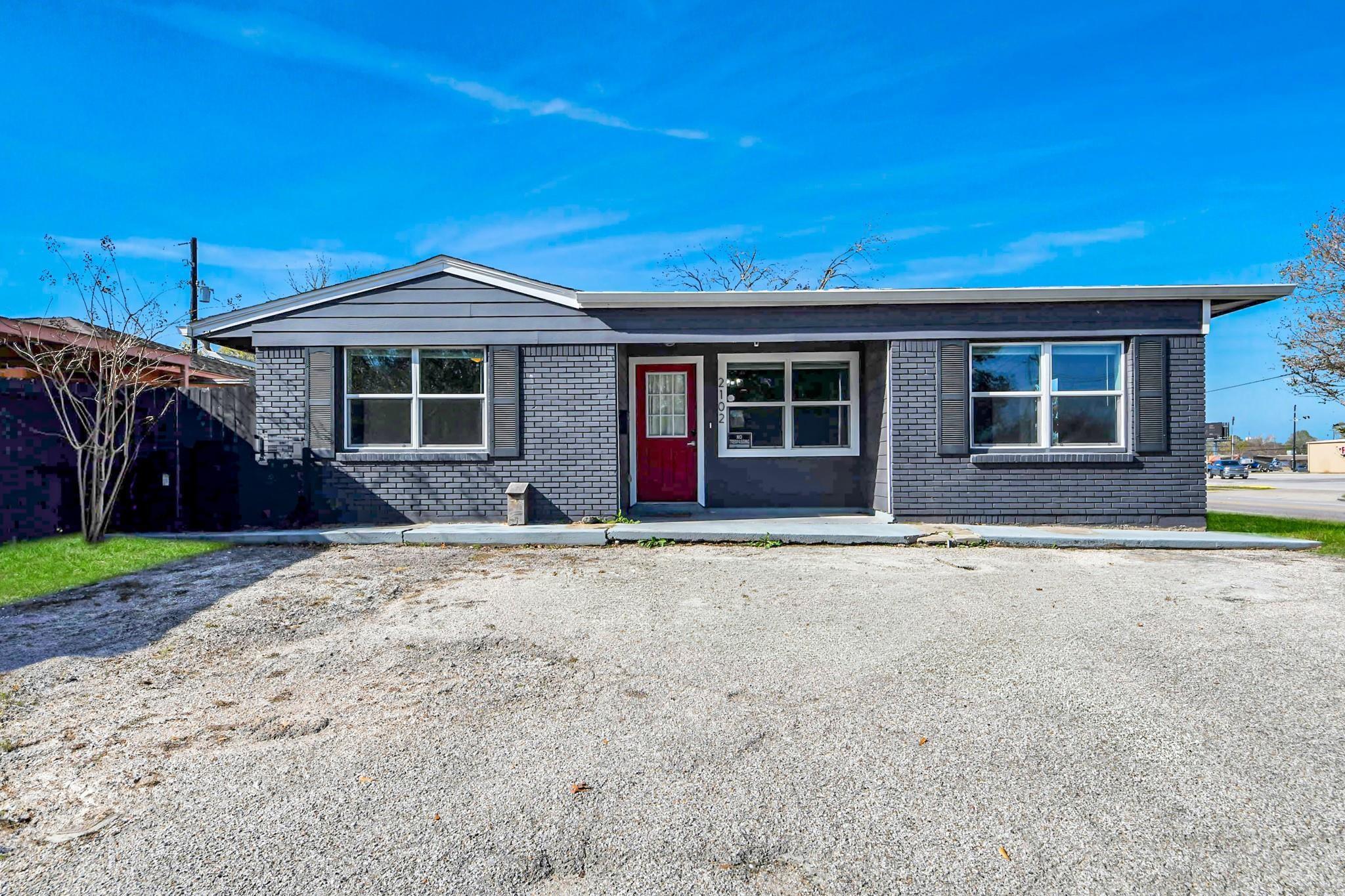 2102 Dewberry Lane — photo