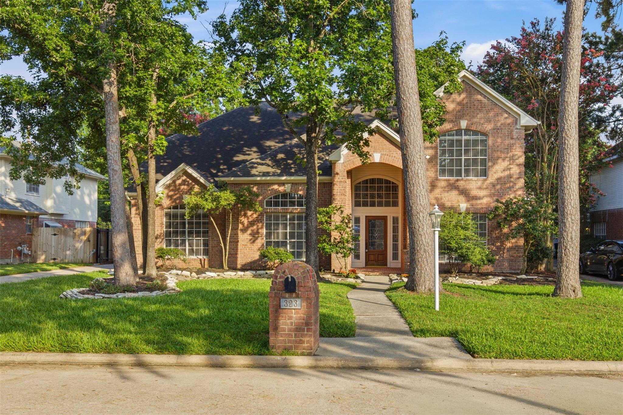 323 Magic Oaks Court — photo