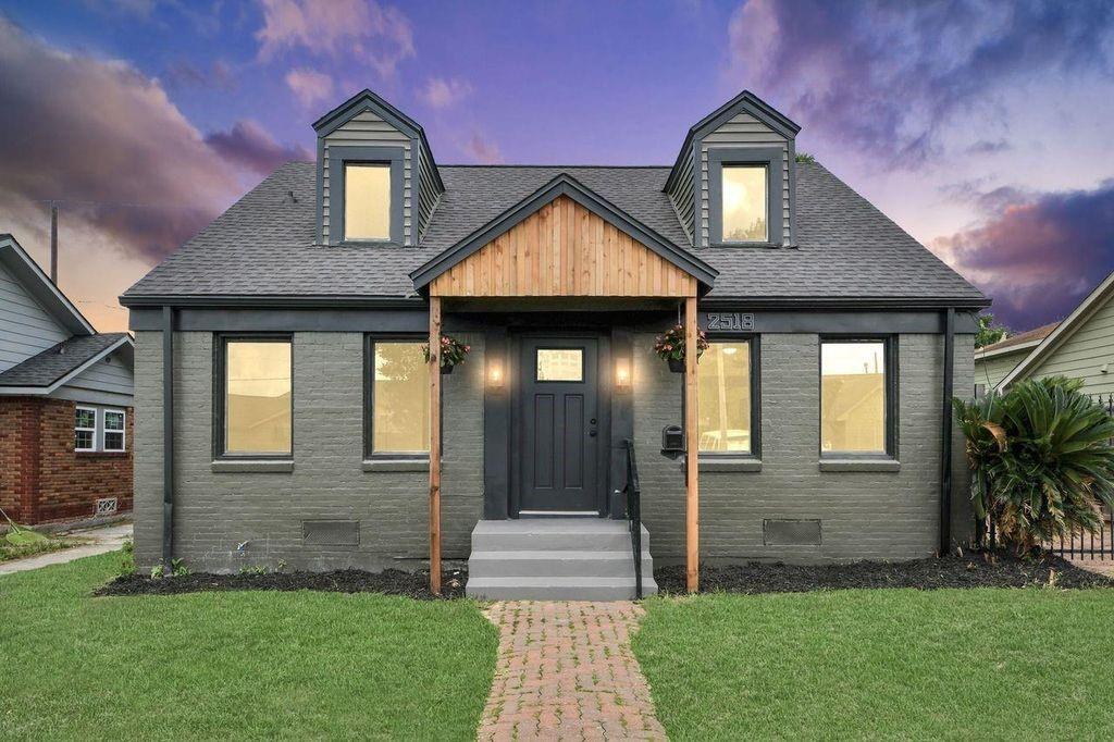 2518 Oakcliff Street — photo