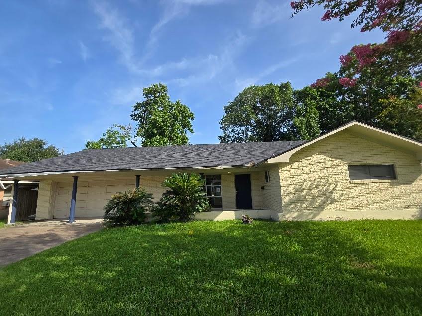 1011 Oak Drive — photo