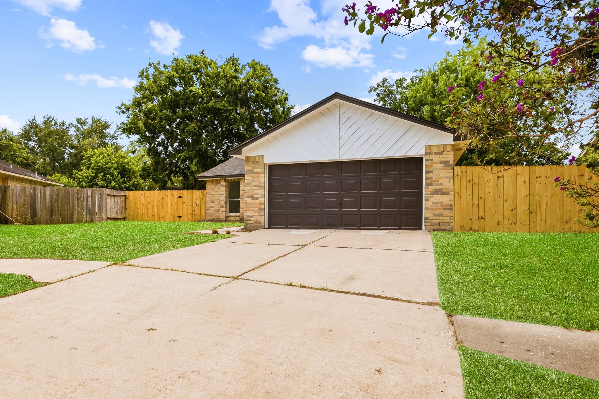 7310 Londres Drive — photo