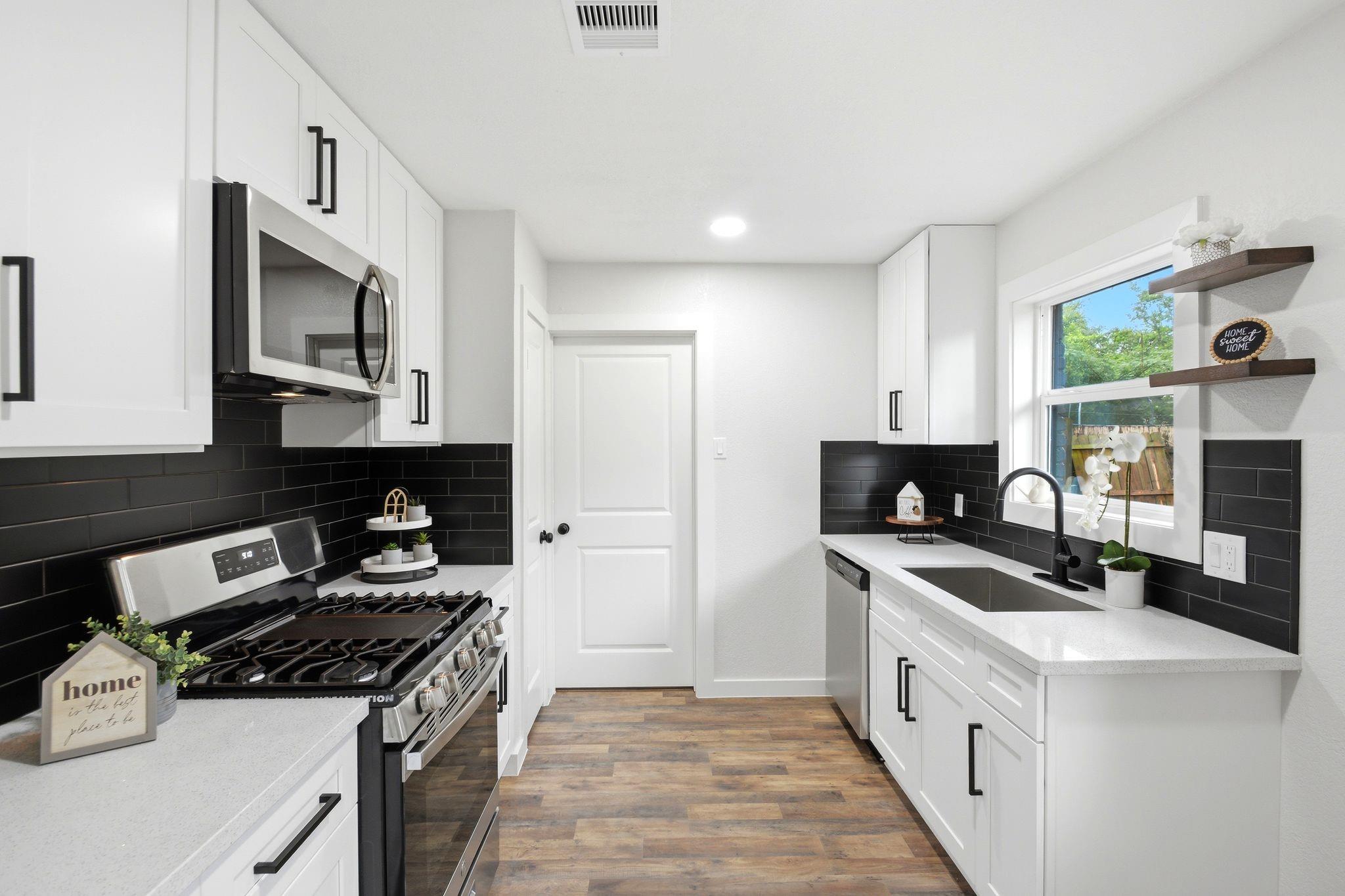 6415 Annunciation Street — photo