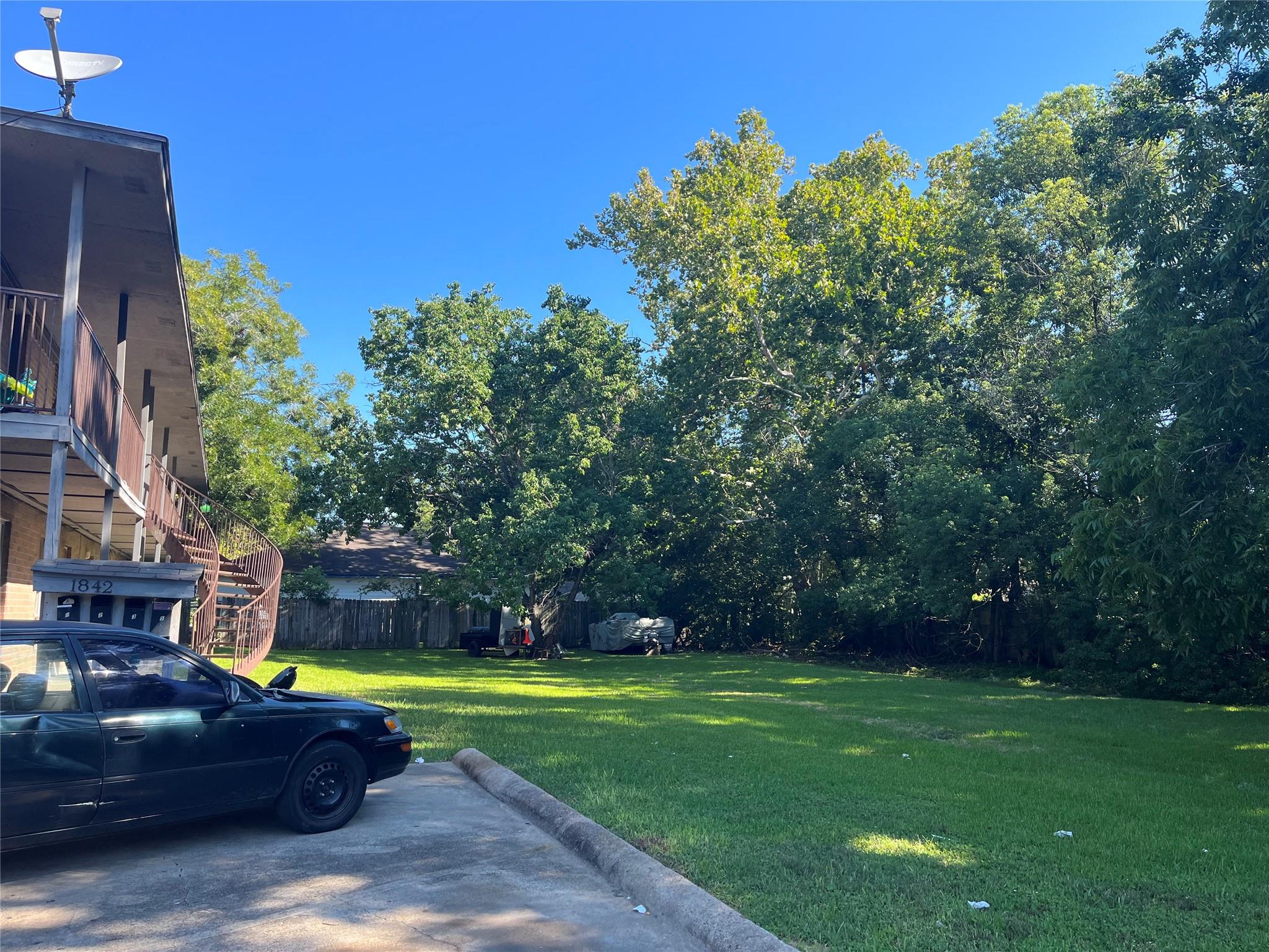 1842 Thompson Street — photo