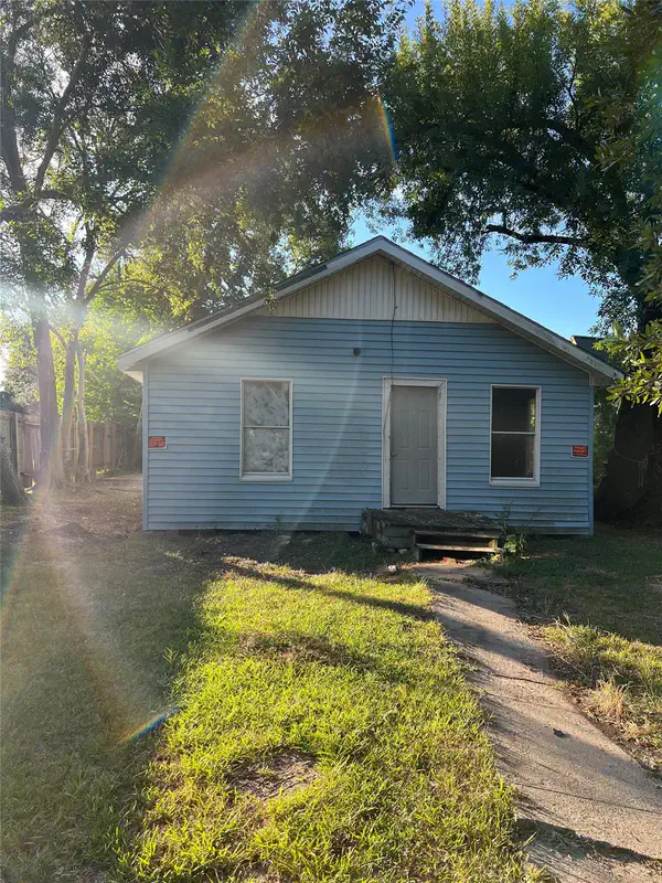 2109 Carolina — photo