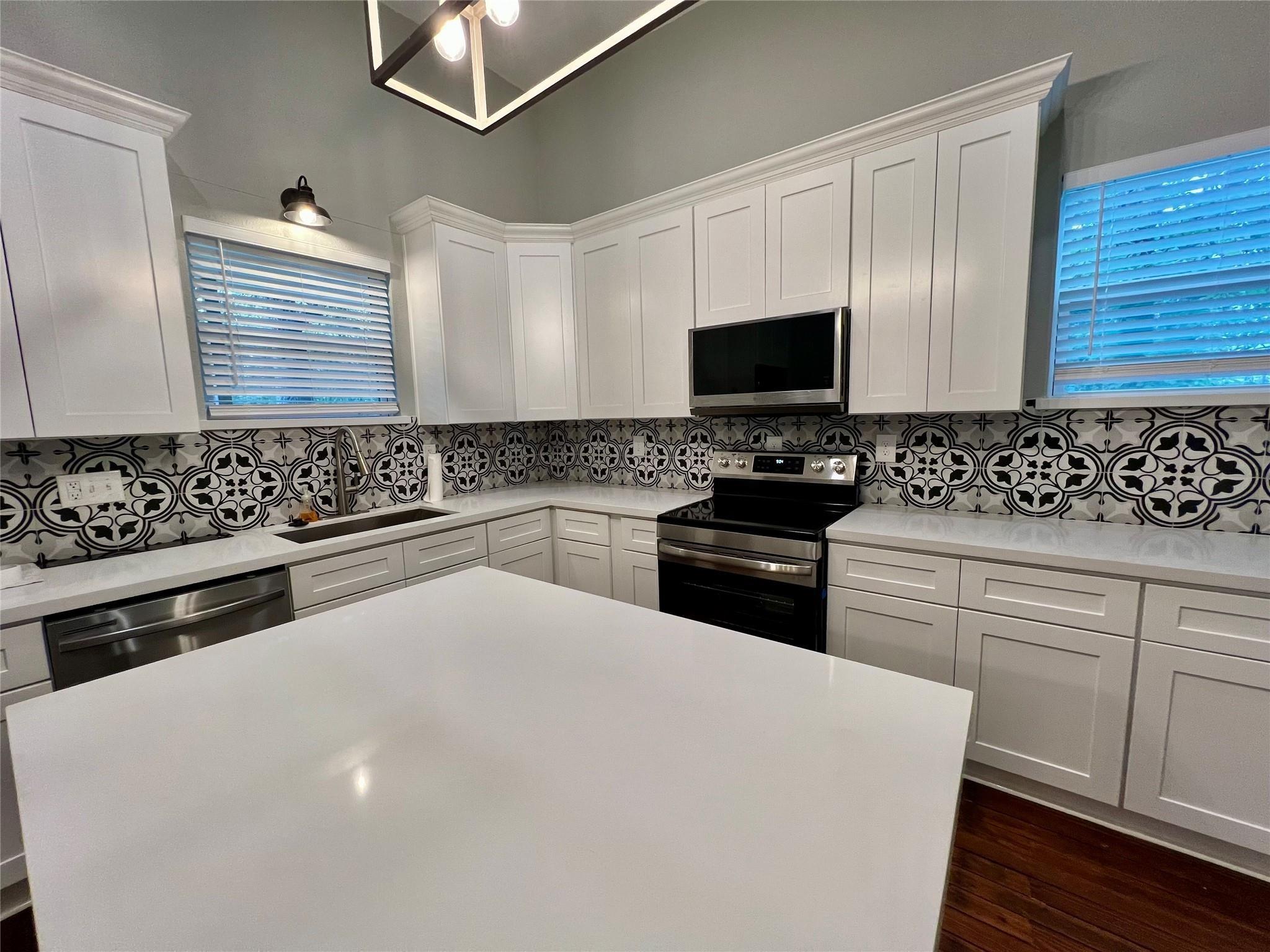 282 11th, Somerville, TX 77879 — photo 3