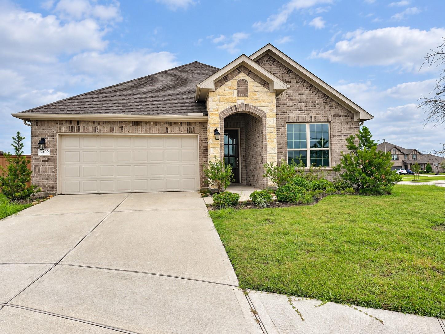2409 Table Rock Court — photo